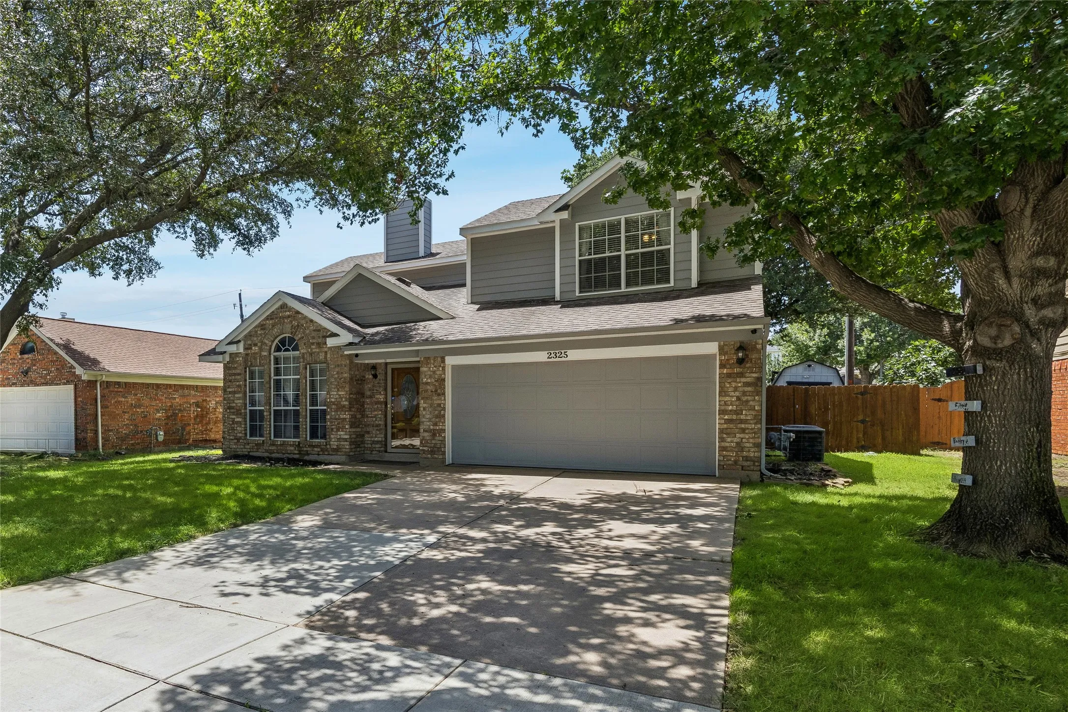 Single Family Residence For Sale in Tarrant County , 2325 Kildeer Trail, Grand Prairie, Texas 75052, 3 Bedroom, 3 Bathroom, 2 Garage spaces, 1,624 Sqft, built in 1988, mls#21377207, Real Estate Agent in Grand Prairie, Homes For Sale in Tarrant county, Homes For Sale in Grand Prairie, Realtor in Grand Prairie Texas, Real Estate Brokerage Independent Realty Texas, Luminita Cordes Realtor
