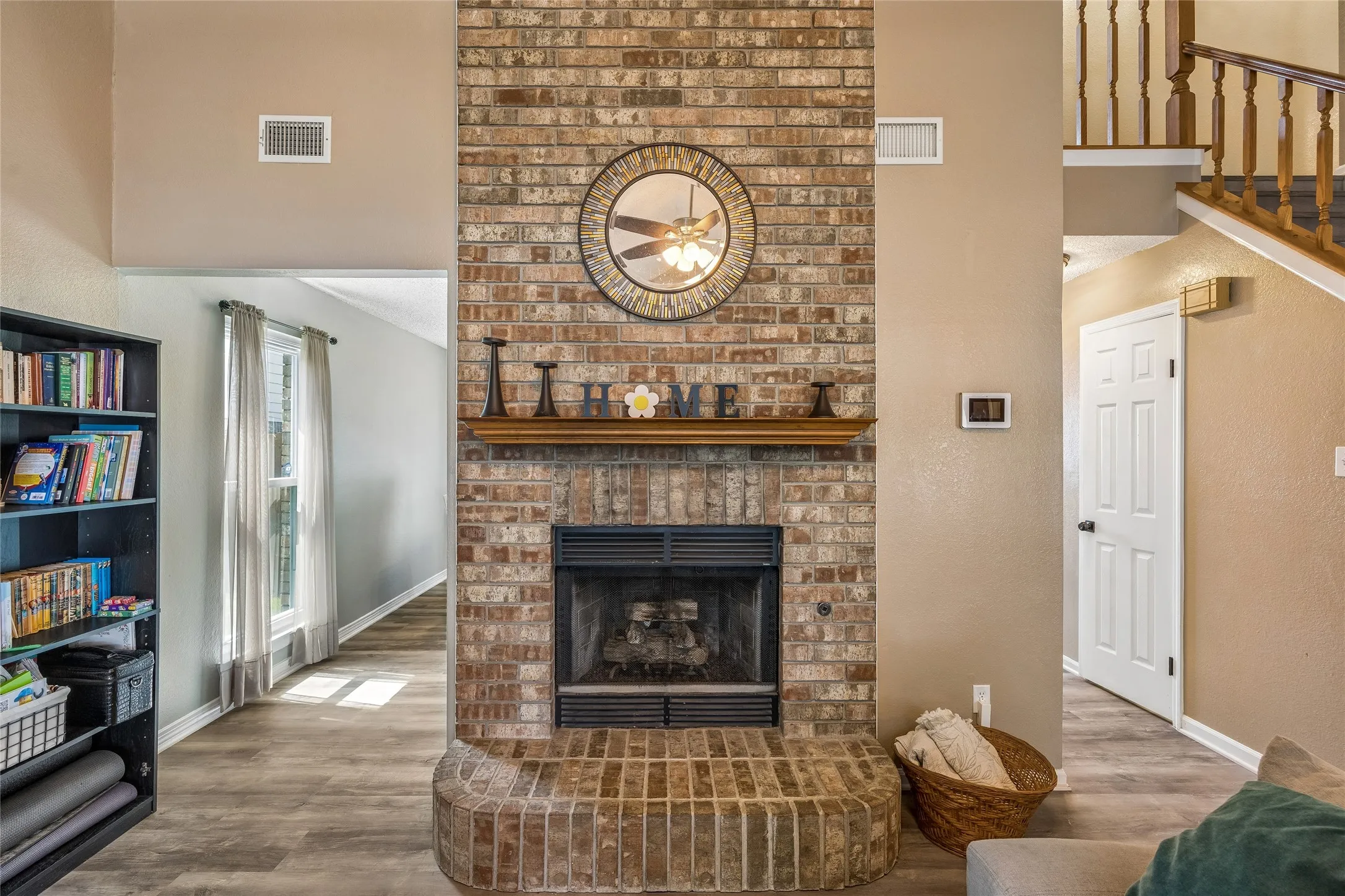 Single Family Residence For Sale in Tarrant County , 2325 Kildeer Trail, Grand Prairie, Texas 75052, 3 Bedroom, 3 Bathroom, 2 Garage spaces, 1,624 Sqft, built in 1988, mls#21377207, Real Estate Agent in Grand Prairie, Homes For Sale in Tarrant county, Homes For Sale in Grand Prairie, Realtor in Grand Prairie Texas, Real Estate Brokerage Independent Realty Texas, Luminita Cordes Realtor