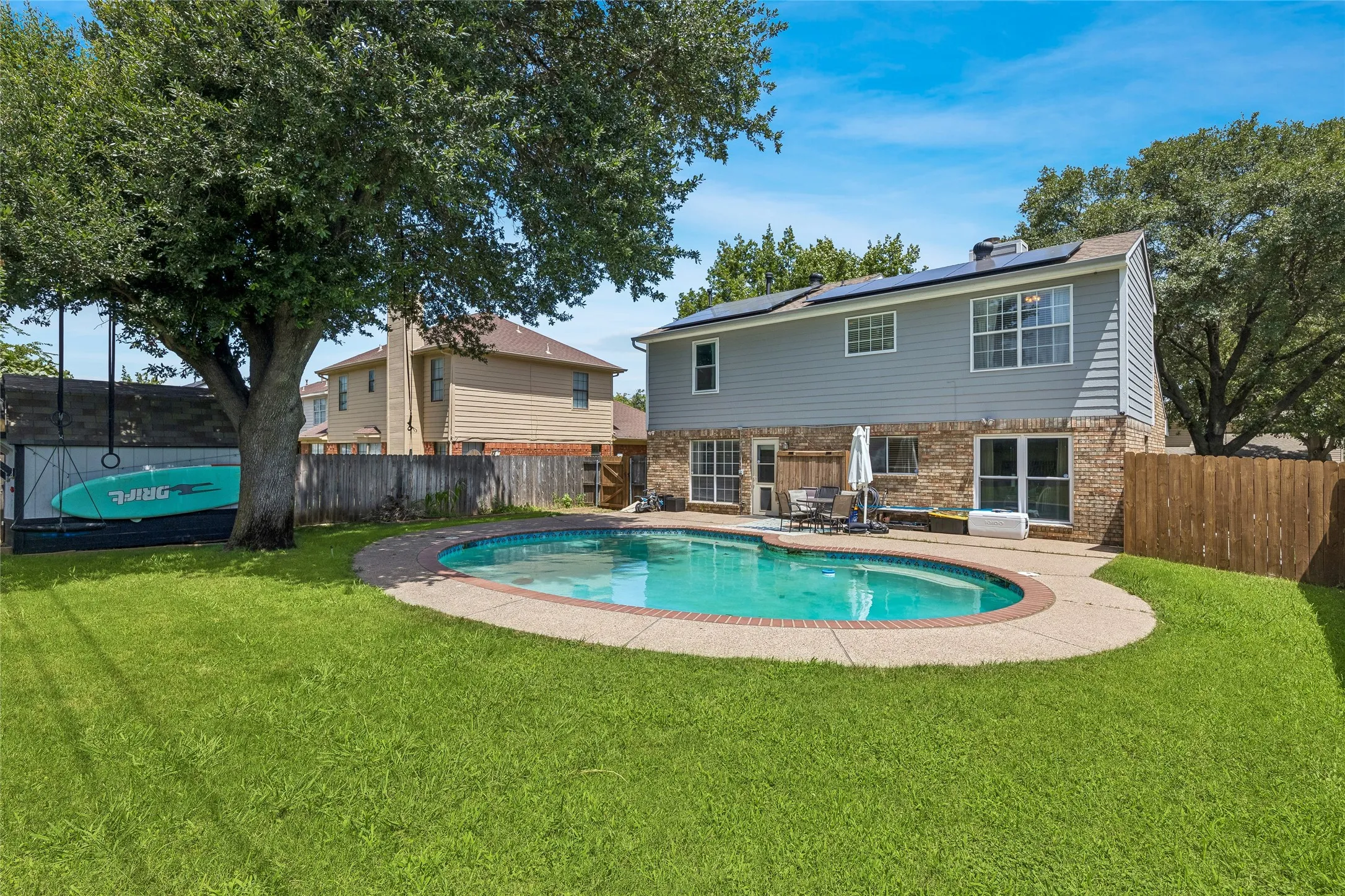 Single Family Residence For Sale in Tarrant County , 2325 Kildeer Trail, Grand Prairie, Texas 75052, 3 Bedroom, 3 Bathroom, 2 Garage spaces, 1,624 Sqft, built in 1988, mls#21377207, Real Estate Agent in Grand Prairie, Homes For Sale in Tarrant county, Homes For Sale in Grand Prairie, Realtor in Grand Prairie Texas, Real Estate Brokerage Independent Realty Texas, Luminita Cordes Realtor