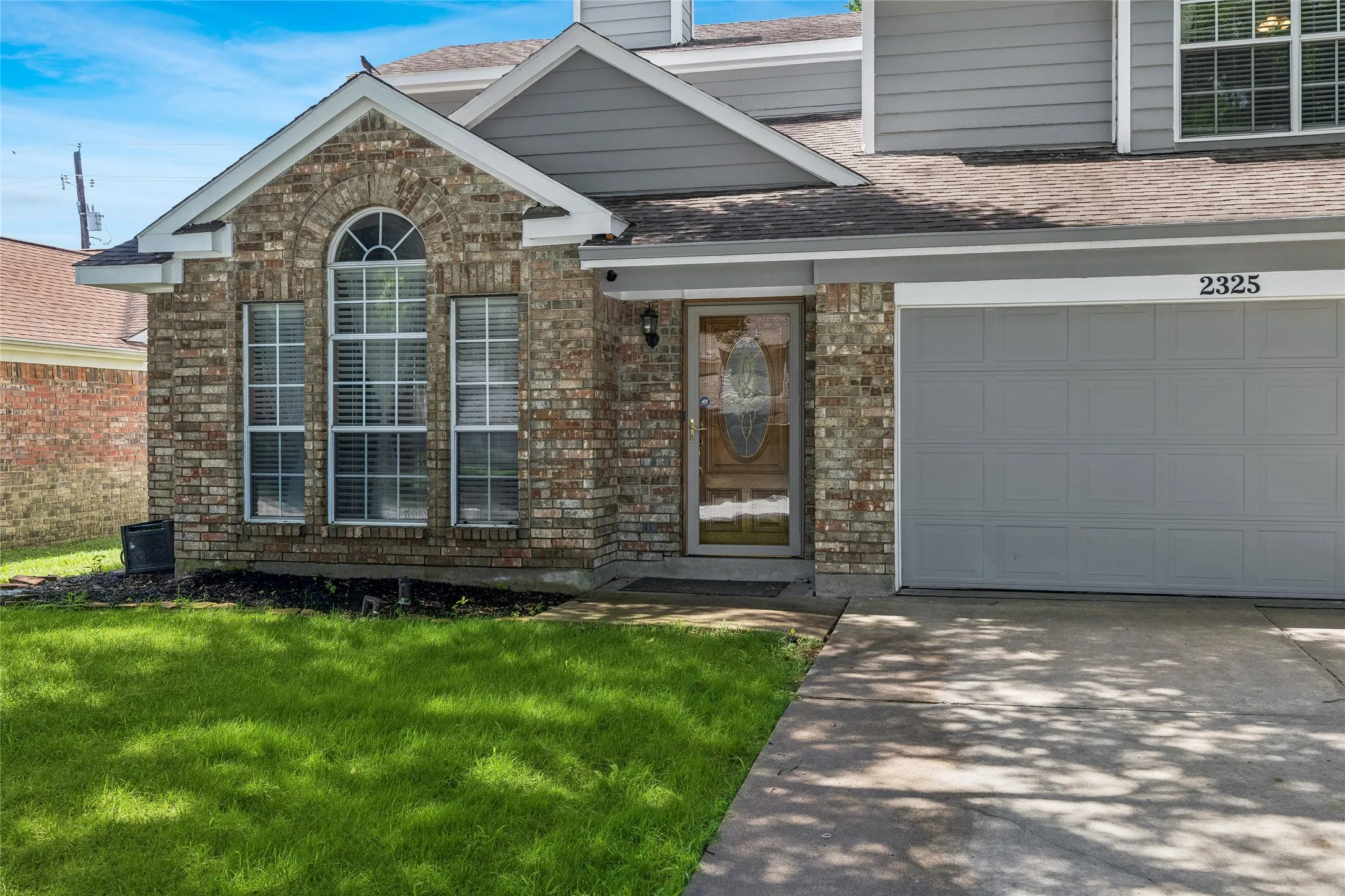 Single Family Residence For Sale in Tarrant County , 2325 Kildeer Trail, Grand Prairie, Texas 75052, 3 Bedroom, 3 Bathroom, 2 Garage spaces, 1,624 Sqft, built in 1988, mls#21377207, Real Estate Agent in Grand Prairie, Homes For Sale in Tarrant county, Homes For Sale in Grand Prairie, Realtor in Grand Prairie Texas, Real Estate Brokerage Independent Realty Texas, Luminita Cordes Realtor