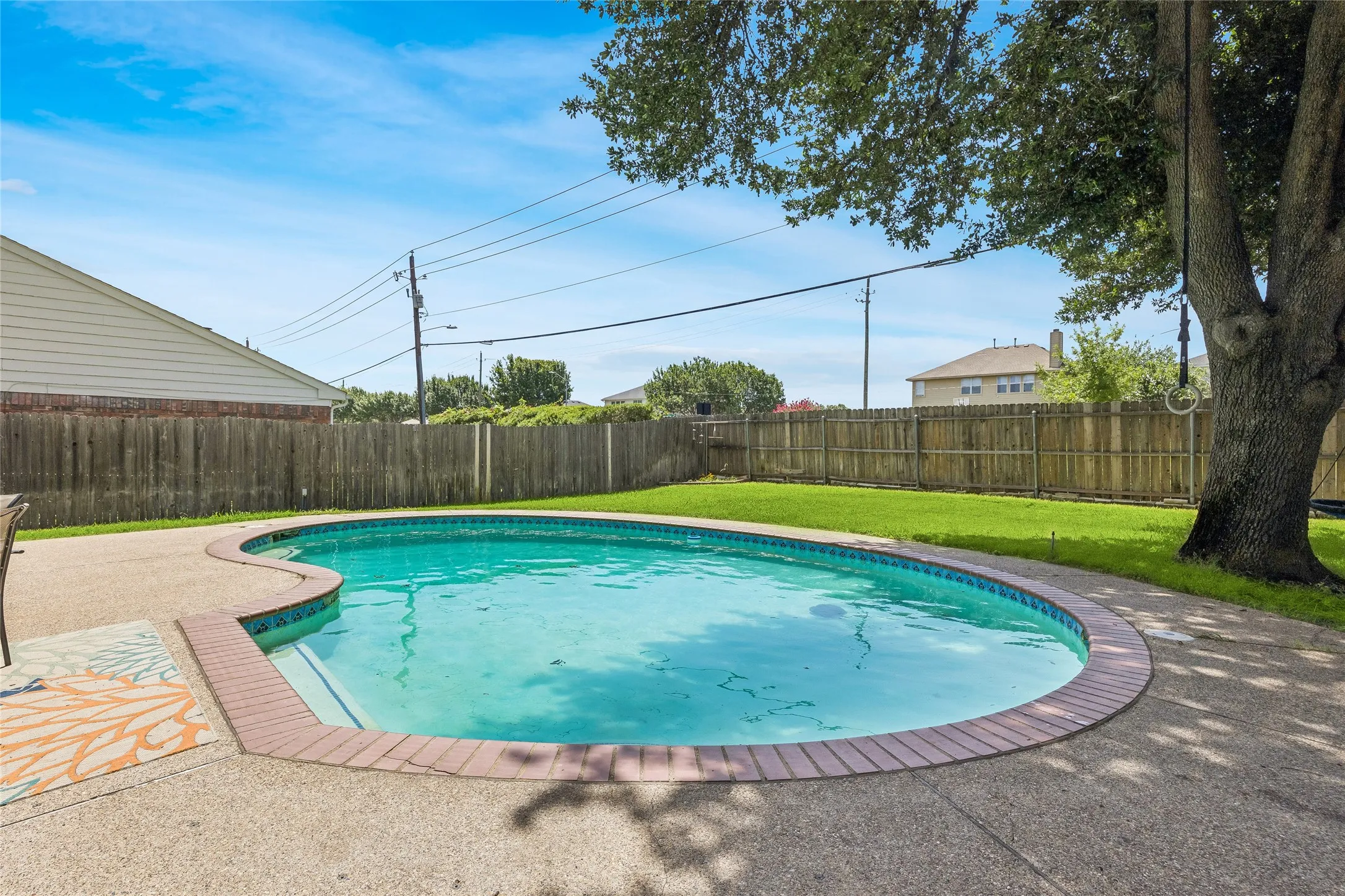 Single Family Residence For Sale in Tarrant County , 2325 Kildeer Trail, Grand Prairie, Texas 75052, 3 Bedroom, 3 Bathroom, 2 Garage spaces, 1,624 Sqft, built in 1988, mls#21377207, Real Estate Agent in Grand Prairie, Homes For Sale in Tarrant county, Homes For Sale in Grand Prairie, Realtor in Grand Prairie Texas, Real Estate Brokerage Independent Realty Texas, Luminita Cordes Realtor