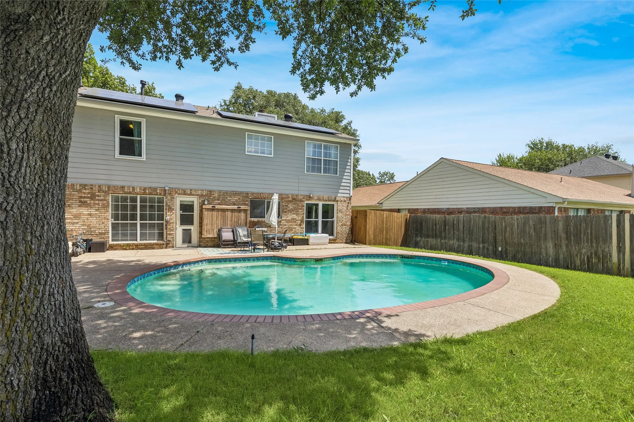 Single Family Residence For Sale in Tarrant County , 2325 Kildeer Trail, Grand Prairie, Texas 75052, 3 Bedroom, 3 Bathroom, 2 Garage spaces, 1,624 Sqft, built in 1988, mls#21377207, Real Estate Agent in Grand Prairie, Homes For Sale in Tarrant county, Homes For Sale in Grand Prairie, Realtor in Grand Prairie Texas, Real Estate Brokerage Independent Realty Texas, Luminita Cordes Realtor