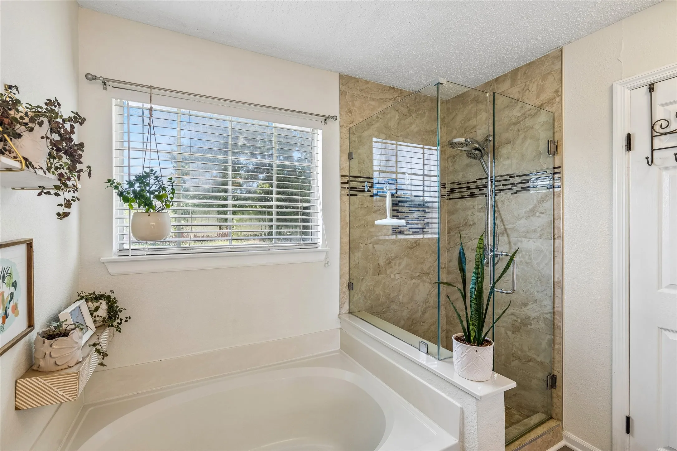 Single Family Residence For Sale in Tarrant County , 2325 Kildeer Trail, Grand Prairie, Texas 75052, 3 Bedroom, 3 Bathroom, 2 Garage spaces, 1,624 Sqft, built in 1988, mls#21377207, Real Estate Agent in Grand Prairie, Homes For Sale in Tarrant county, Homes For Sale in Grand Prairie, Realtor in Grand Prairie Texas, Real Estate Brokerage Independent Realty Texas, Luminita Cordes Realtor