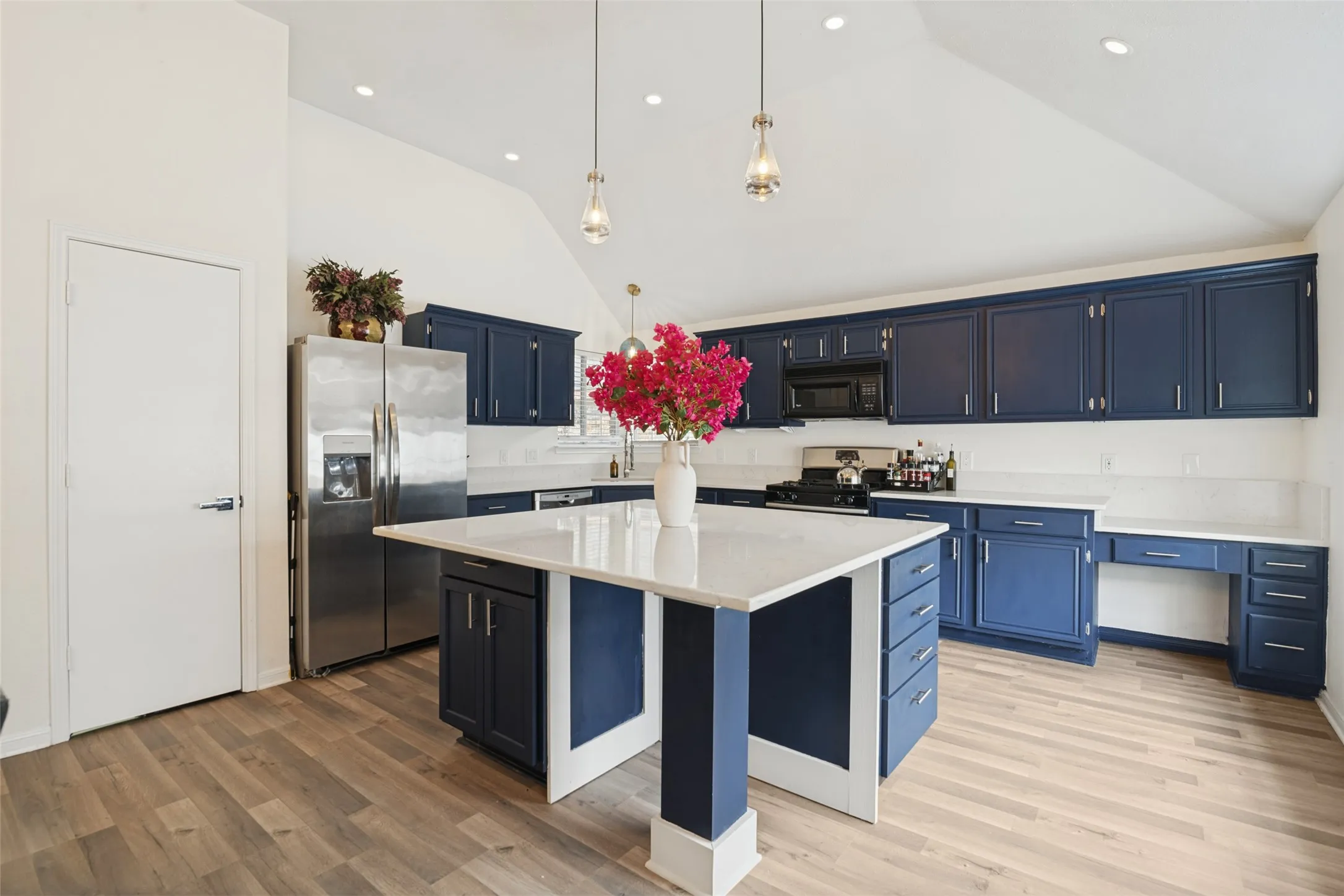 Single Family Residence For Sale in Dallas County , 7914 Coastway Drive, Rowlett, Texas 75088, 4 Bedroom, 2 Bathroom, 2 Garage spaces, 2,134 Sqft, built in 1988, mls#21376328, Real Estate Agent in Rowlett, Homes For Sale in Dallas county, Homes For Sale in Rowlett, Realtor in Rowlett Texas, Real Estate Brokerage Independent Realty Texas, Luminita Cordes Realtor