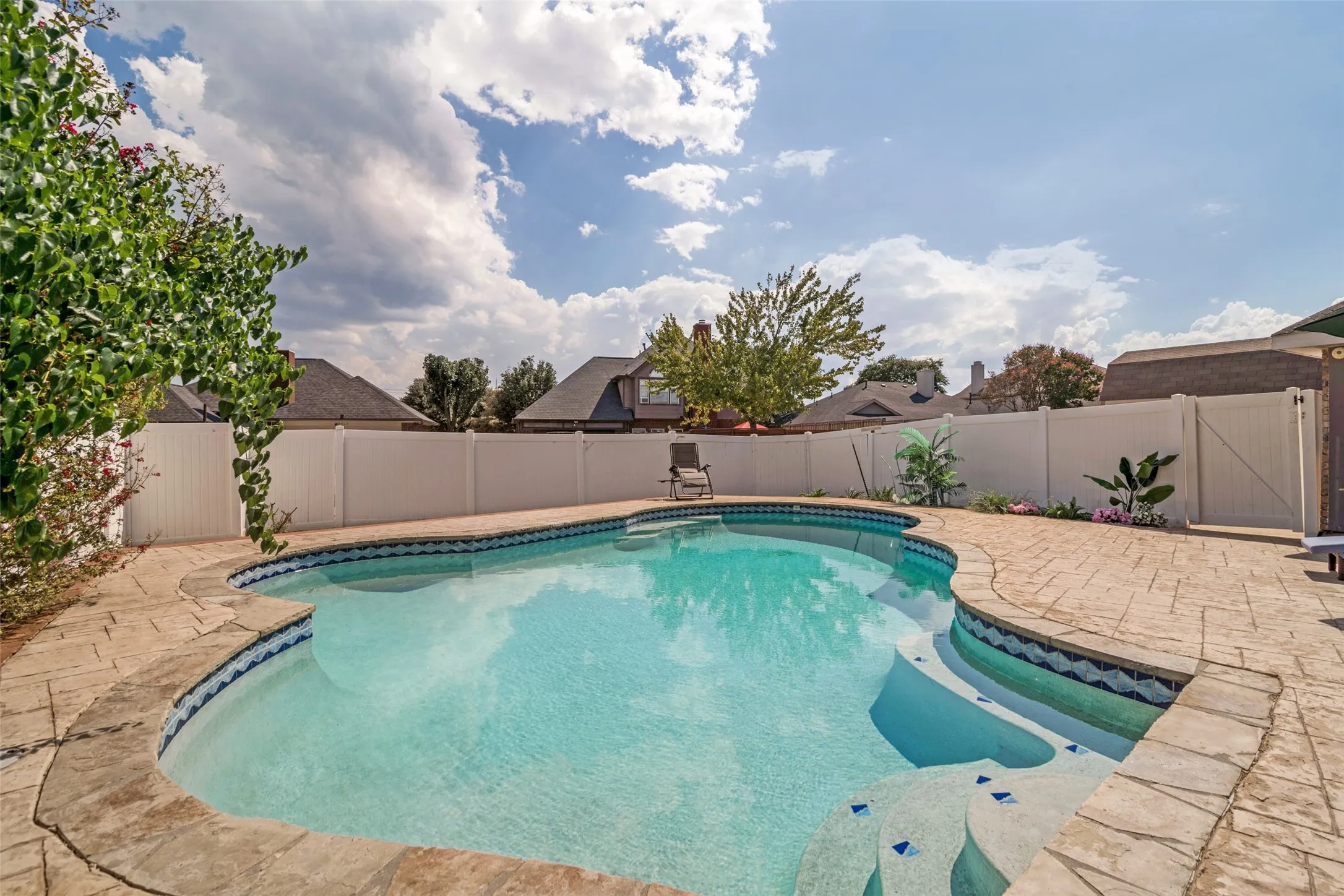 Single Family Residence For Sale in Dallas County , 7914 Coastway Drive, Rowlett, Texas 75088, 4 Bedroom, 2 Bathroom, 2 Garage spaces, 2,134 Sqft, built in 1988, mls#21376328, Real Estate Agent in Rowlett, Homes For Sale in Dallas county, Homes For Sale in Rowlett, Realtor in Rowlett Texas, Real Estate Brokerage Independent Realty Texas, Luminita Cordes Realtor
