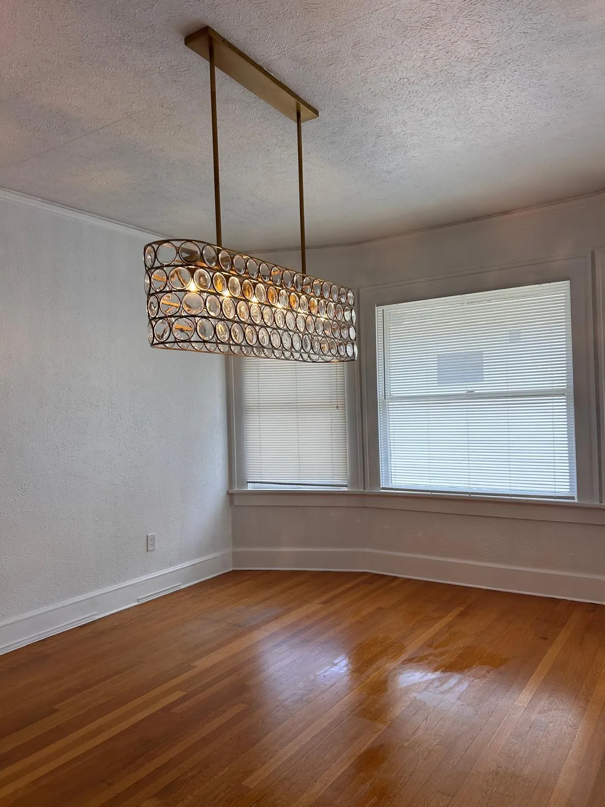 Apartment For Rent in Dallas County , 5800 Prospect Avenue 4, Dallas, Texas 75206, 2 Bedroom, 1 Bathroom, Garage spaces, 1,400 Sqft, built in 1926, mls#21377210, Real Estate Agent in Dallas, Homes For Rent in Dallas county, Homes For Rent in Dallas, Realtor in Dallas Texas, Real Estate Brokerage Independent Realty Texas, Luminita Cordes Realtor