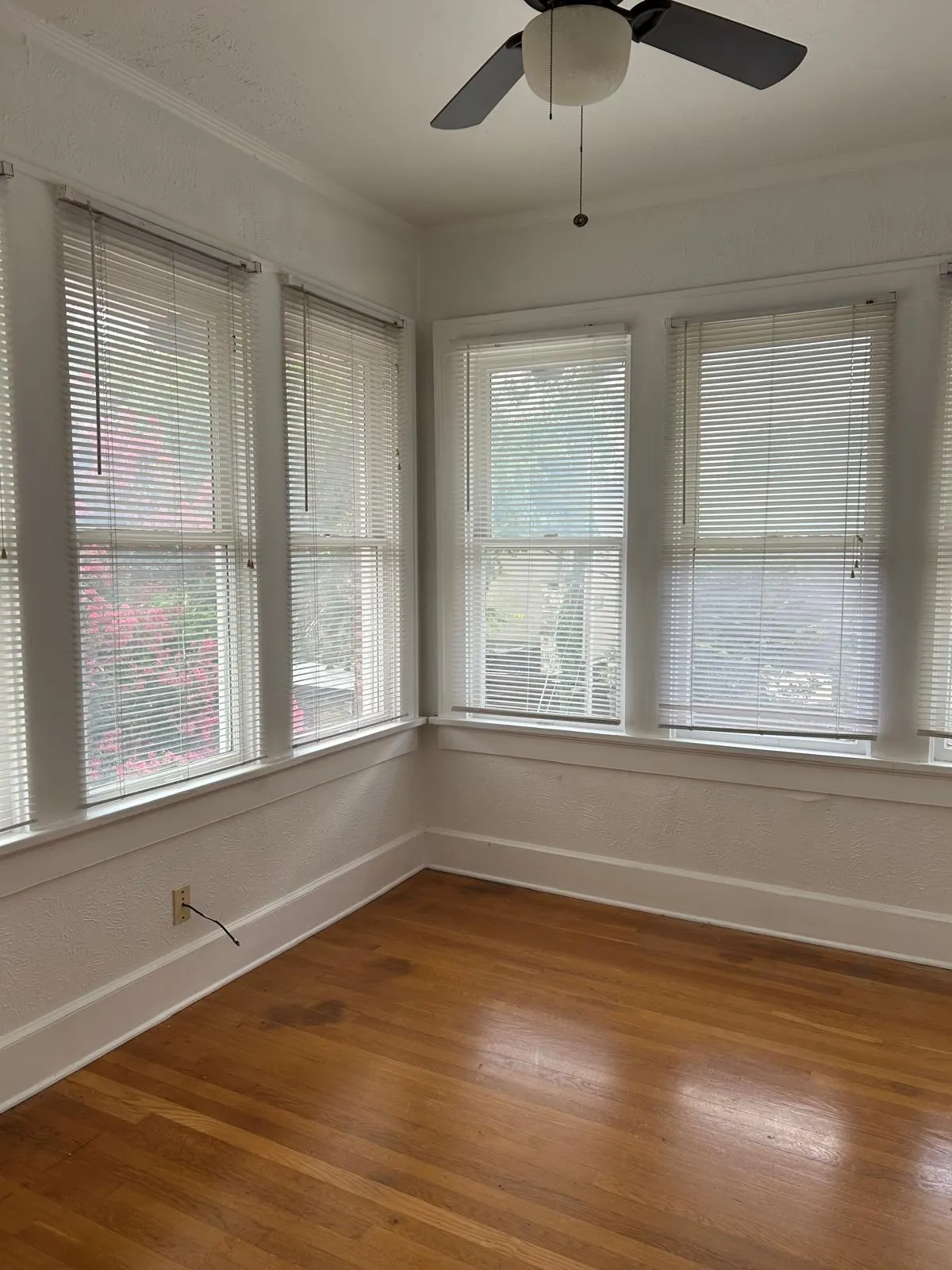 Apartment For Rent in Dallas County , 5800 Prospect Avenue 4, Dallas, Texas 75206, 2 Bedroom, 1 Bathroom, Garage spaces, 1,400 Sqft, built in 1926, mls#21377210, Real Estate Agent in Dallas, Homes For Rent in Dallas county, Homes For Rent in Dallas, Realtor in Dallas Texas, Real Estate Brokerage Independent Realty Texas, Luminita Cordes Realtor