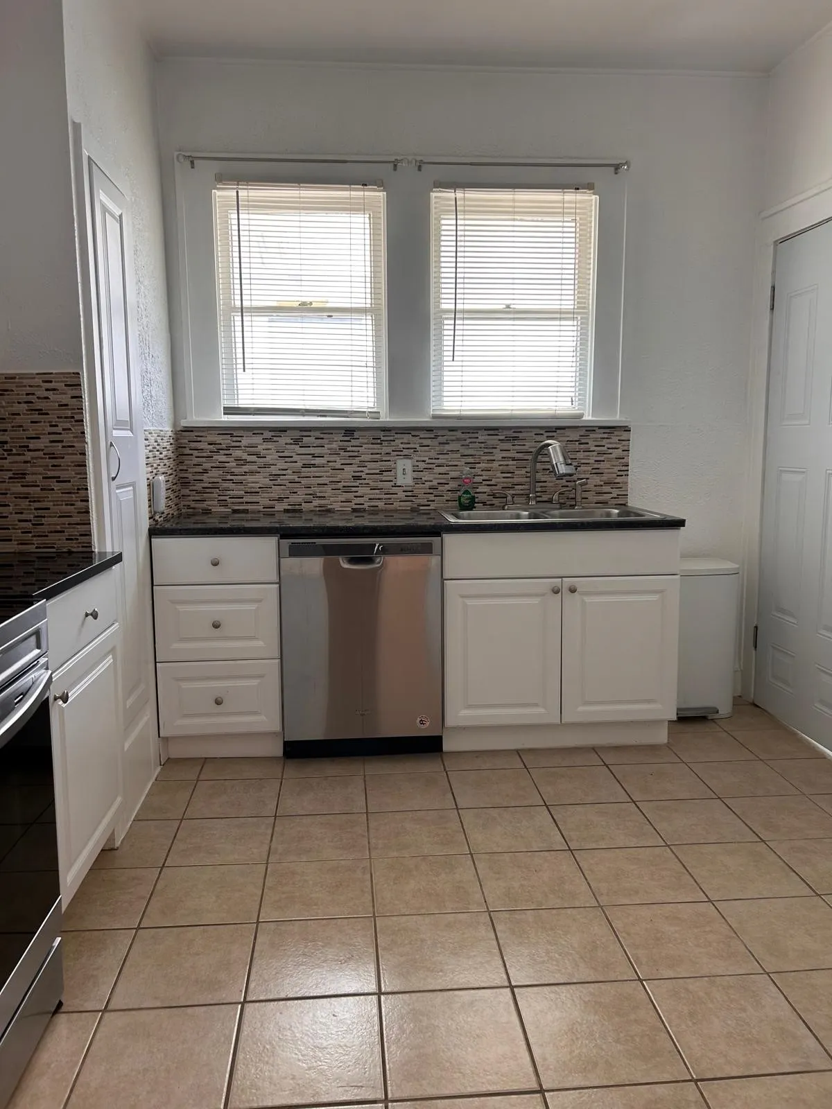 Apartment For Rent in Dallas County , 5800 Prospect Avenue 4, Dallas, Texas 75206, 2 Bedroom, 1 Bathroom, Garage spaces, 1,400 Sqft, built in 1926, mls#21377210, Real Estate Agent in Dallas, Homes For Rent in Dallas county, Homes For Rent in Dallas, Realtor in Dallas Texas, Real Estate Brokerage Independent Realty Texas, Luminita Cordes Realtor