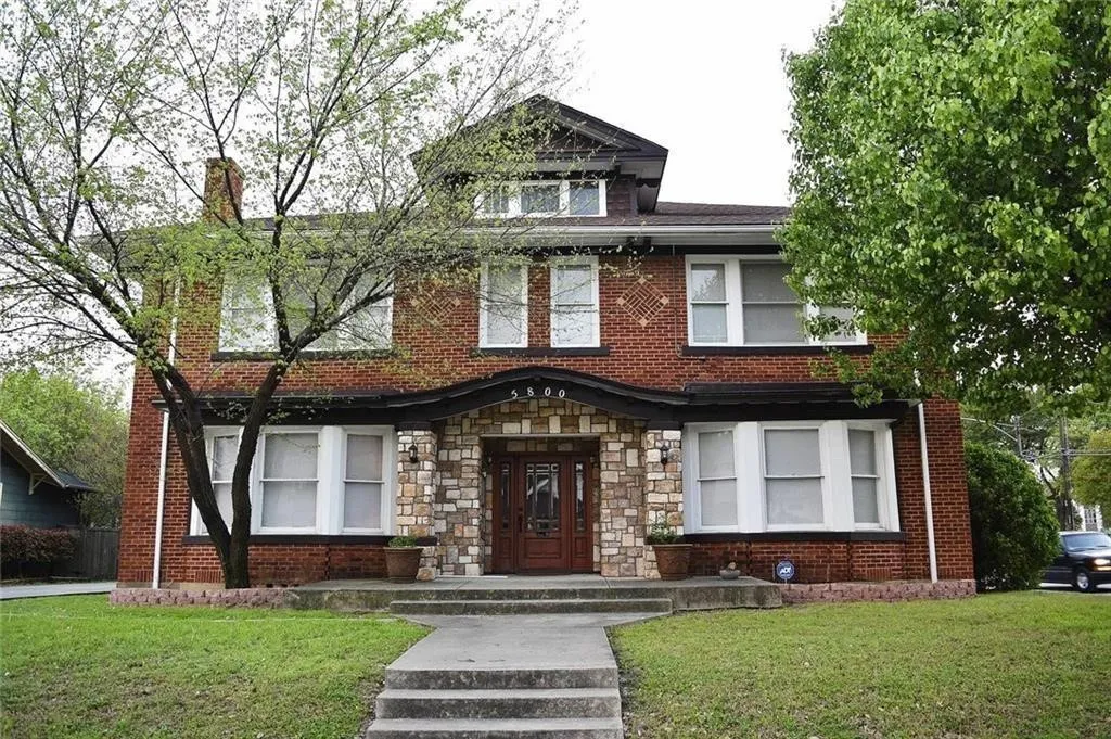 Apartment For Rent in Dallas County , 5800 Prospect Avenue 4, Dallas, Texas 75206, 2 Bedroom, 1 Bathroom, Garage spaces, 1,400 Sqft, built in 1926, mls#21377210, Real Estate Agent in Dallas, Homes For Rent in Dallas county, Homes For Rent in Dallas, Realtor in Dallas Texas, Real Estate Brokerage Independent Realty Texas, Luminita Cordes Realtor