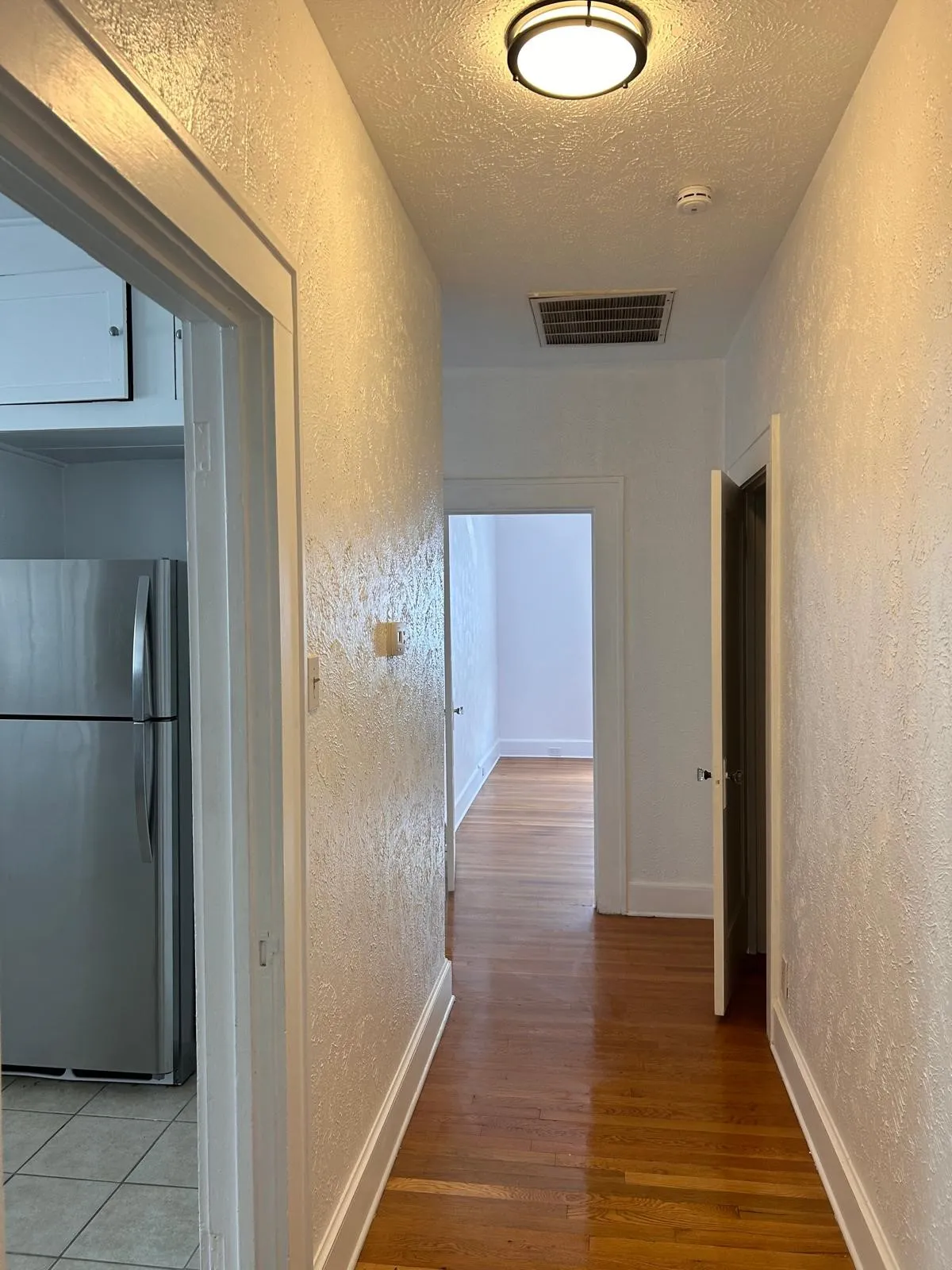 Apartment For Rent in Dallas County , 5800 Prospect Avenue 4, Dallas, Texas 75206, 2 Bedroom, 1 Bathroom, Garage spaces, 1,400 Sqft, built in 1926, mls#21377210, Real Estate Agent in Dallas, Homes For Rent in Dallas county, Homes For Rent in Dallas, Realtor in Dallas Texas, Real Estate Brokerage Independent Realty Texas, Luminita Cordes Realtor