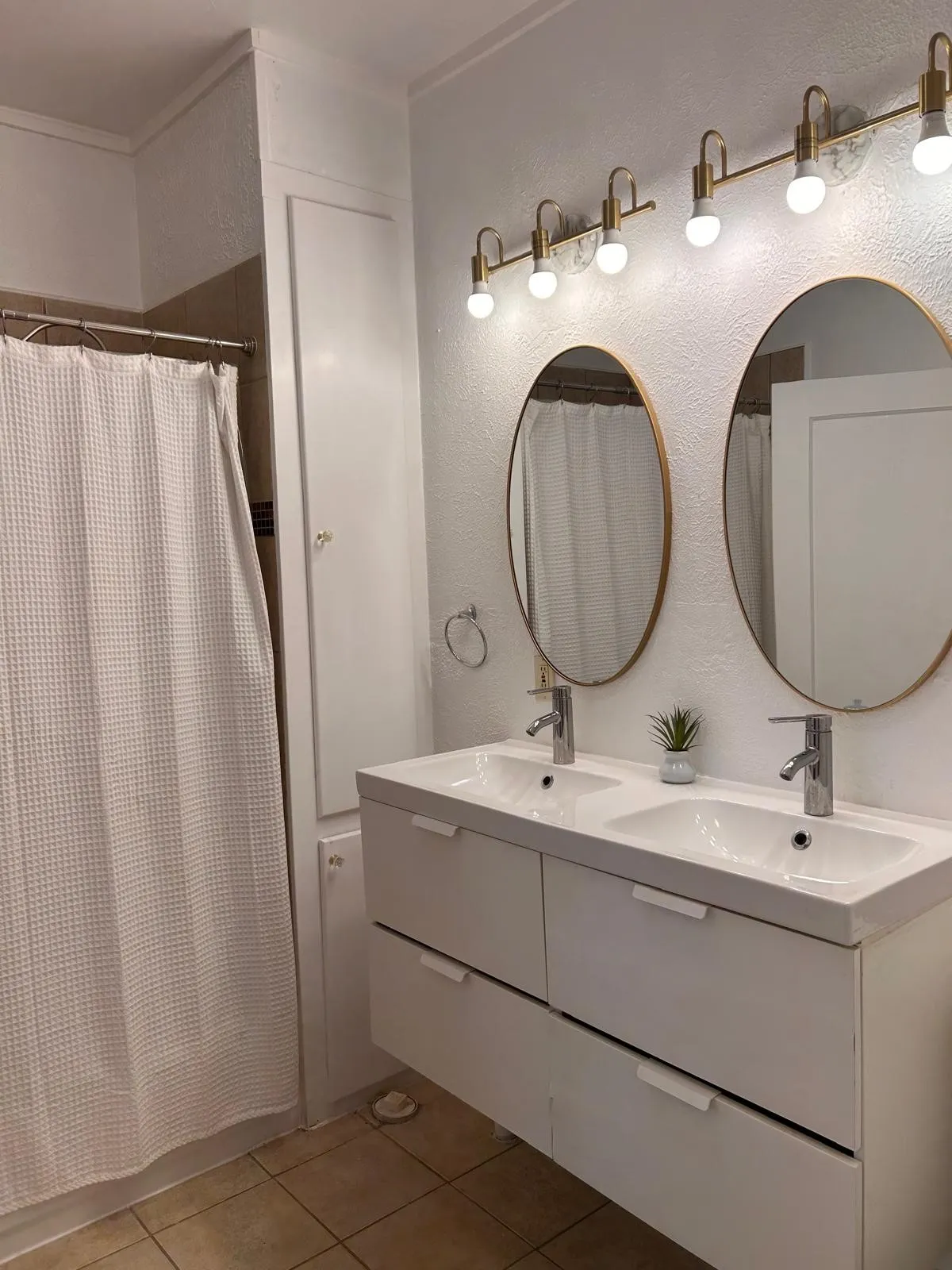 Apartment For Rent in Dallas County , 5800 Prospect Avenue 4, Dallas, Texas 75206, 2 Bedroom, 1 Bathroom, Garage spaces, 1,400 Sqft, built in 1926, mls#21377210, Real Estate Agent in Dallas, Homes For Rent in Dallas county, Homes For Rent in Dallas, Realtor in Dallas Texas, Real Estate Brokerage Independent Realty Texas, Luminita Cordes Realtor