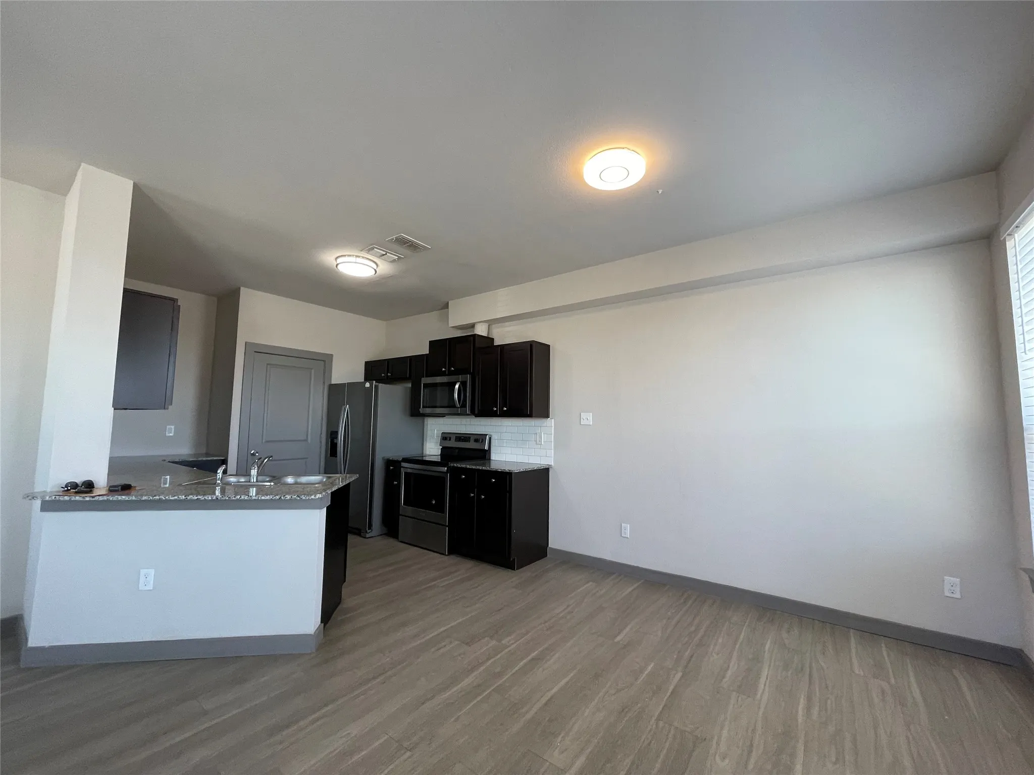 Townhouse For Rent in Tarrant County , 10604 Tube Drive 104, Hurst, Texas 76053, 2 Bedroom, 3 Bathroom, Garage spaces, 1,350 Sqft, built in 2019, mls#21368731, Real Estate Agent in Hurst, Homes For Rent in Tarrant county, Homes For Rent in Hurst, Realtor in Hurst Texas, Real Estate Brokerage Independent Realty Texas, Luminita Cordes Realtor