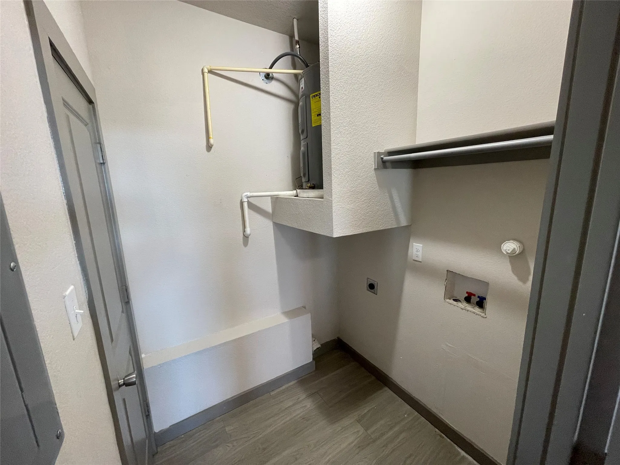 Townhouse For Rent in Tarrant County , 10604 Tube Drive 104, Hurst, Texas 76053, 2 Bedroom, 3 Bathroom, Garage spaces, 1,350 Sqft, built in 2019, mls#21368731, Real Estate Agent in Hurst, Homes For Rent in Tarrant county, Homes For Rent in Hurst, Realtor in Hurst Texas, Real Estate Brokerage Independent Realty Texas, Luminita Cordes Realtor