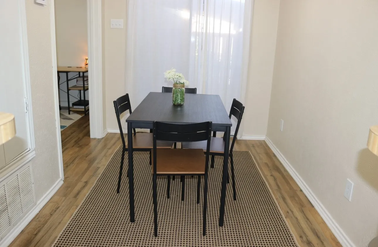 Single Family Residence For Rent in Dallas County , 1515 Cherrycrest Street, Dallas, Texas 75228, 2 Bedroom, 2 Bathroom, 2 Garage spaces, 1,220 Sqft, built in 1979, mls#21377215, Real Estate Agent in Dallas, Homes For Rent in Dallas county, Homes For Rent in Dallas, Realtor in Dallas Texas, Real Estate Brokerage Independent Realty Texas, Luminita Cordes Realtor