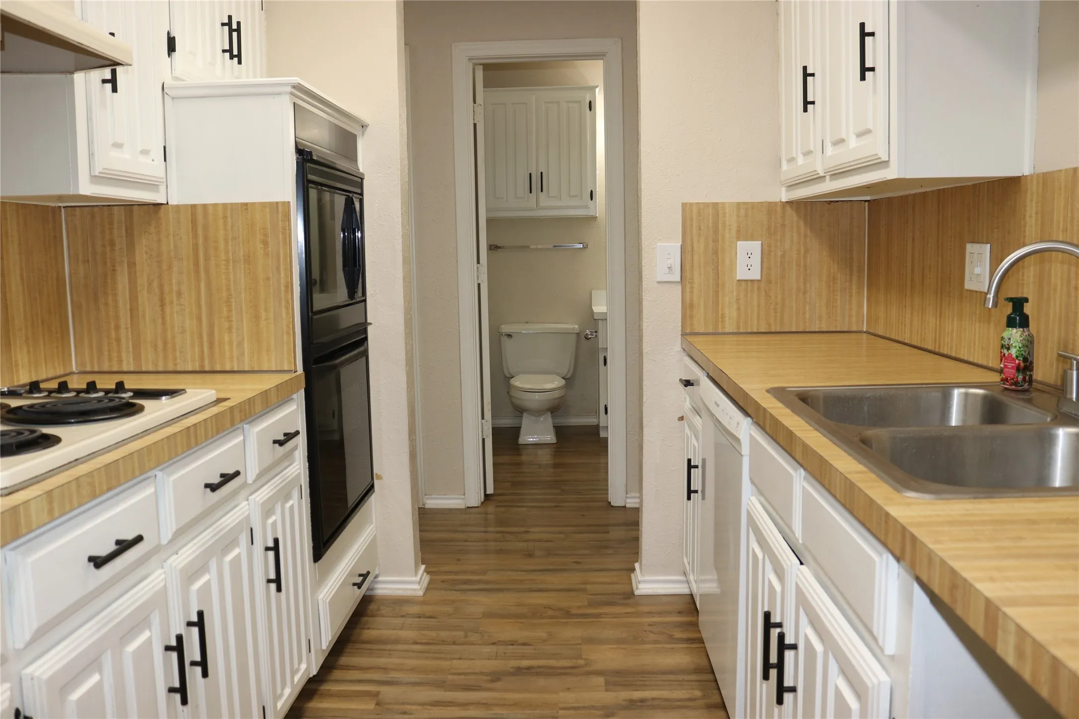 Single Family Residence For Rent in Dallas County , 1515 Cherrycrest Street, Dallas, Texas 75228, 2 Bedroom, 2 Bathroom, 2 Garage spaces, 1,220 Sqft, built in 1979, mls#21377215, Real Estate Agent in Dallas, Homes For Rent in Dallas county, Homes For Rent in Dallas, Realtor in Dallas Texas, Real Estate Brokerage Independent Realty Texas, Luminita Cordes Realtor