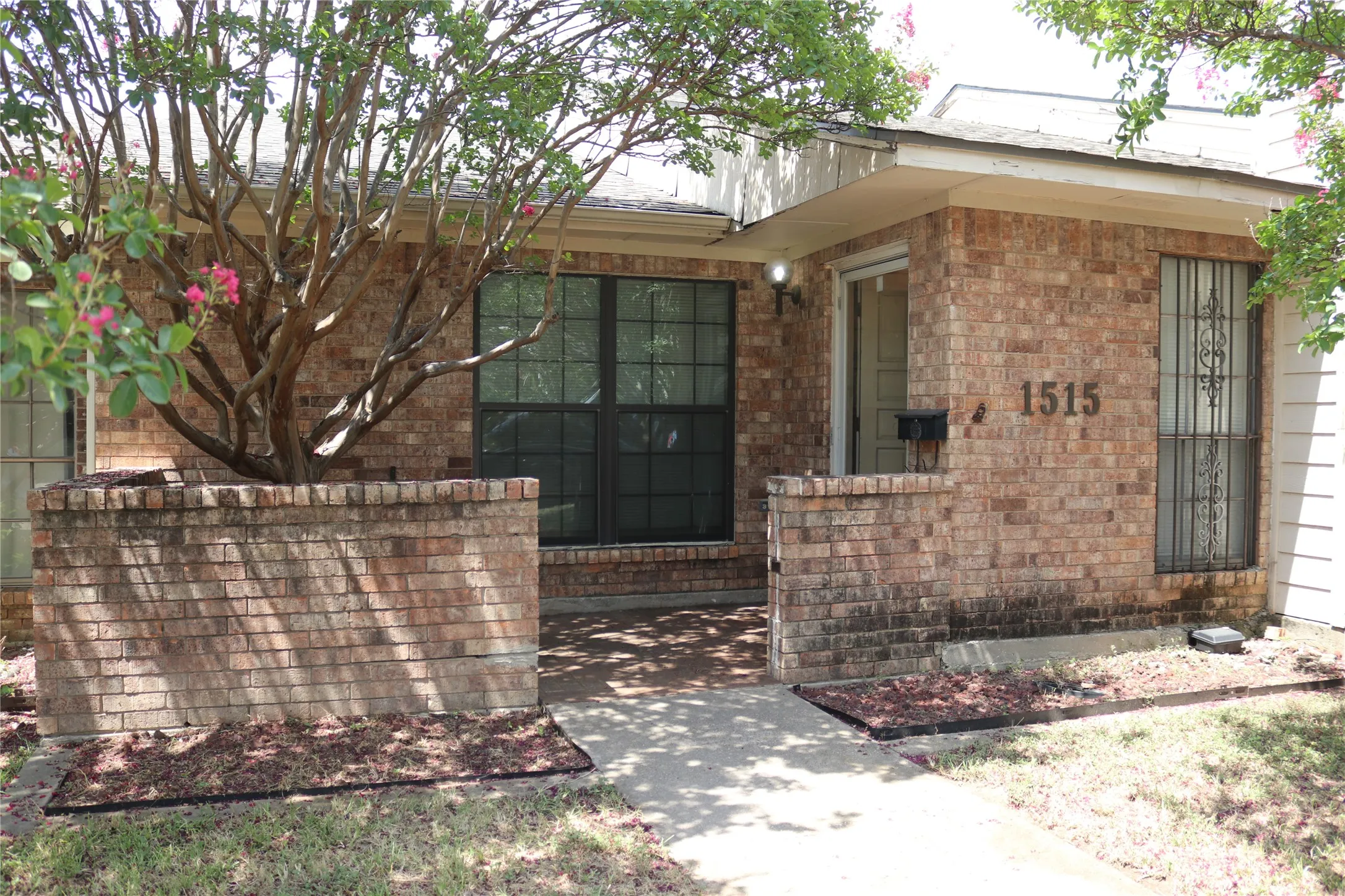 Single Family Residence For Rent in Dallas County , 1515 Cherrycrest Street, Dallas, Texas 75228, 2 Bedroom, 2 Bathroom, 2 Garage spaces, 1,220 Sqft, built in 1979, mls#21377215, Real Estate Agent in Dallas, Homes For Rent in Dallas county, Homes For Rent in Dallas, Realtor in Dallas Texas, Real Estate Brokerage Independent Realty Texas, Luminita Cordes Realtor