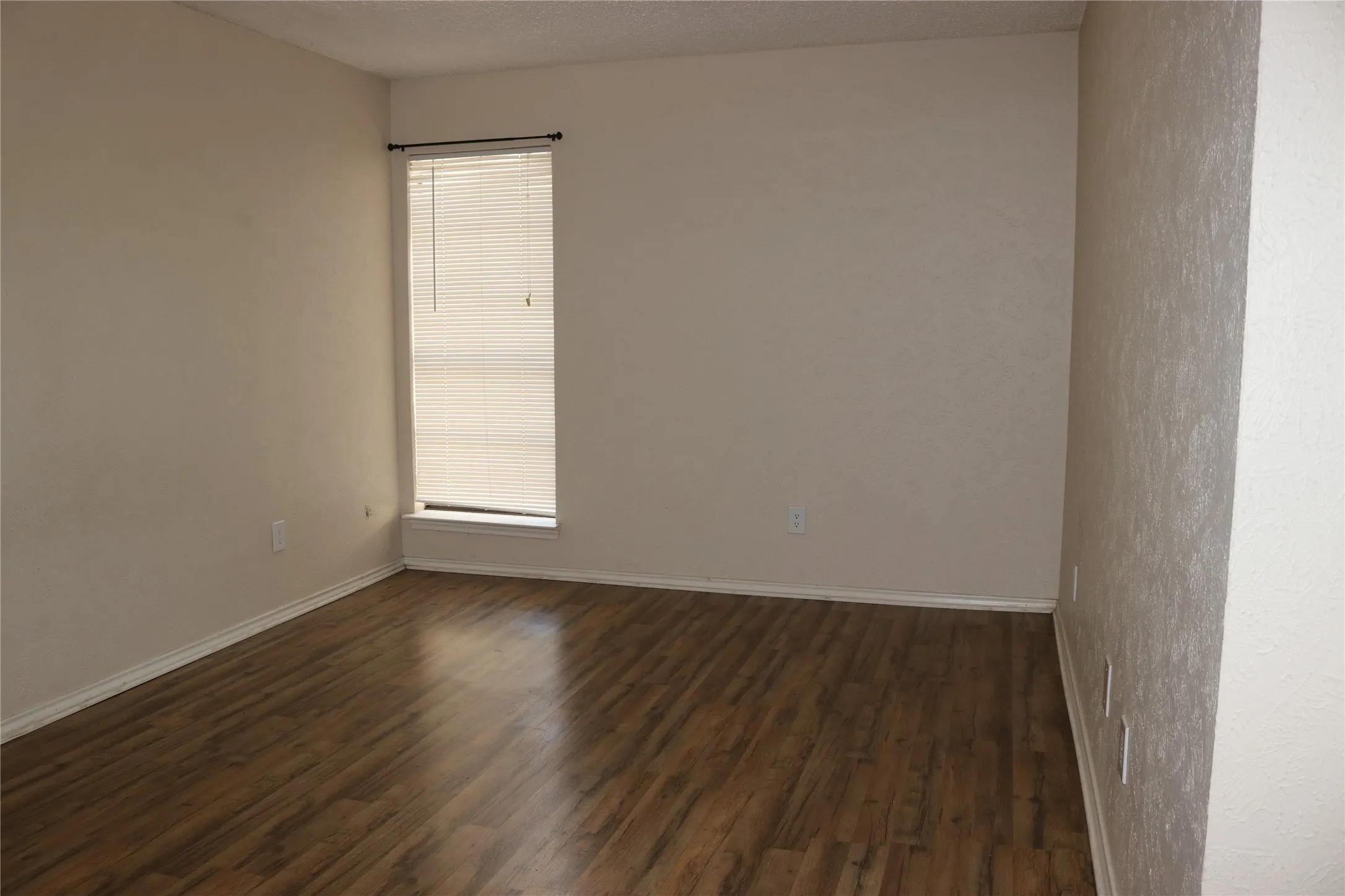 Single Family Residence For Rent in Dallas County , 1515 Cherrycrest Street, Dallas, Texas 75228, 2 Bedroom, 2 Bathroom, 2 Garage spaces, 1,220 Sqft, built in 1979, mls#21377215, Real Estate Agent in Dallas, Homes For Rent in Dallas county, Homes For Rent in Dallas, Realtor in Dallas Texas, Real Estate Brokerage Independent Realty Texas, Luminita Cordes Realtor