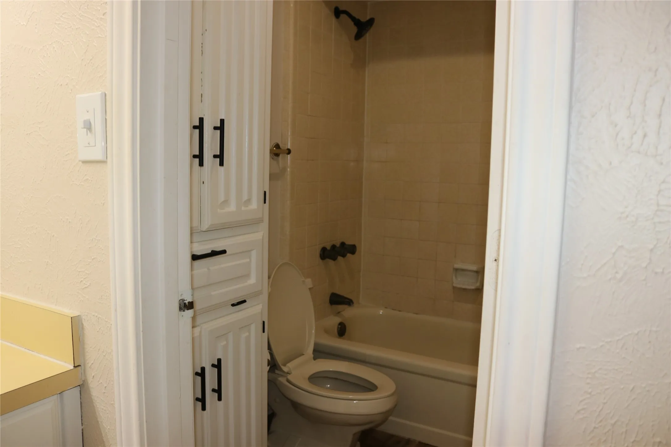 Single Family Residence For Rent in Dallas County , 1515 Cherrycrest Street, Dallas, Texas 75228, 2 Bedroom, 2 Bathroom, 2 Garage spaces, 1,220 Sqft, built in 1979, mls#21377215, Real Estate Agent in Dallas, Homes For Rent in Dallas county, Homes For Rent in Dallas, Realtor in Dallas Texas, Real Estate Brokerage Independent Realty Texas, Luminita Cordes Realtor