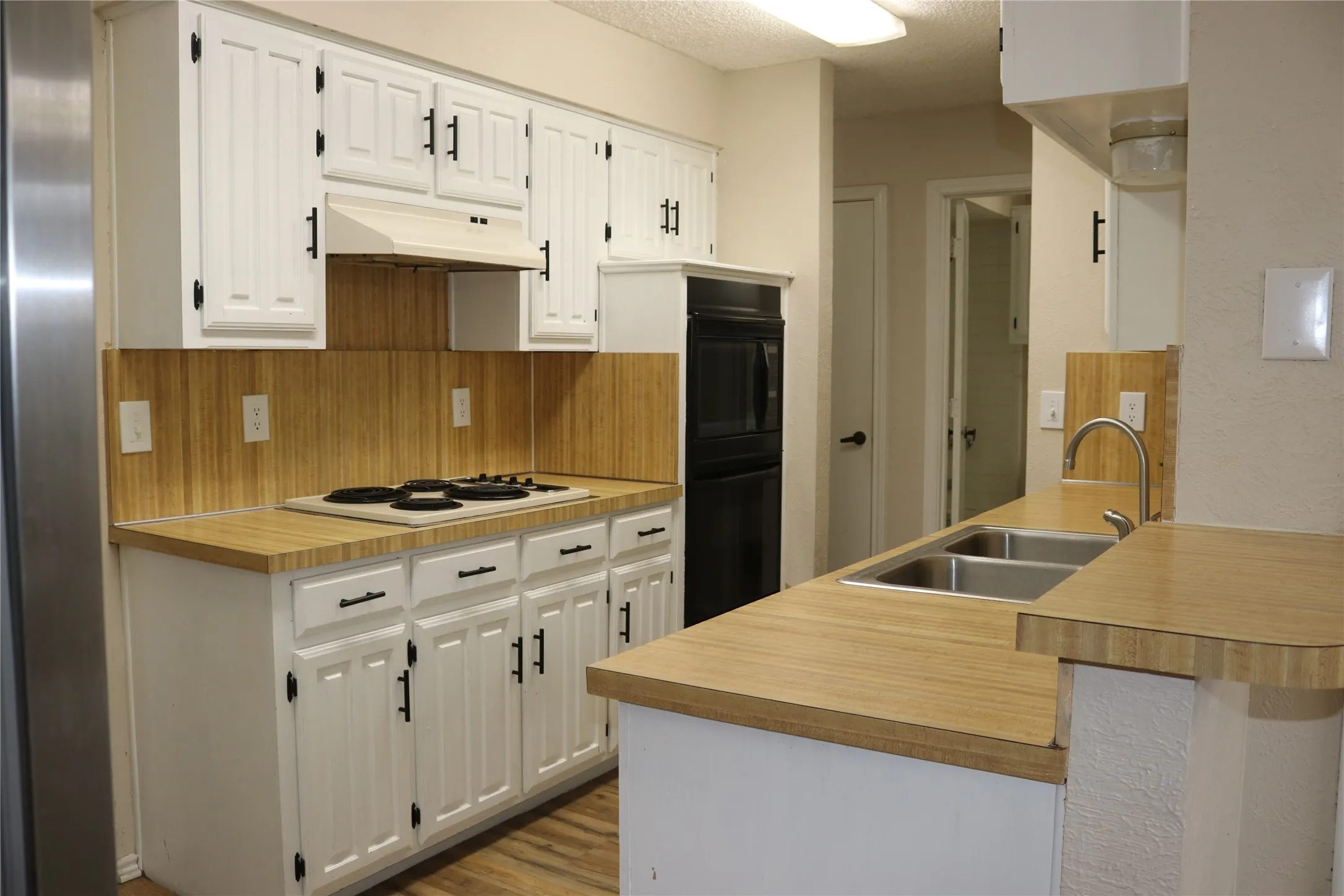 Single Family Residence For Rent in Dallas County , 1515 Cherrycrest Street, Dallas, Texas 75228, 2 Bedroom, 2 Bathroom, 2 Garage spaces, 1,220 Sqft, built in 1979, mls#21377215, Real Estate Agent in Dallas, Homes For Rent in Dallas county, Homes For Rent in Dallas, Realtor in Dallas Texas, Real Estate Brokerage Independent Realty Texas, Luminita Cordes Realtor