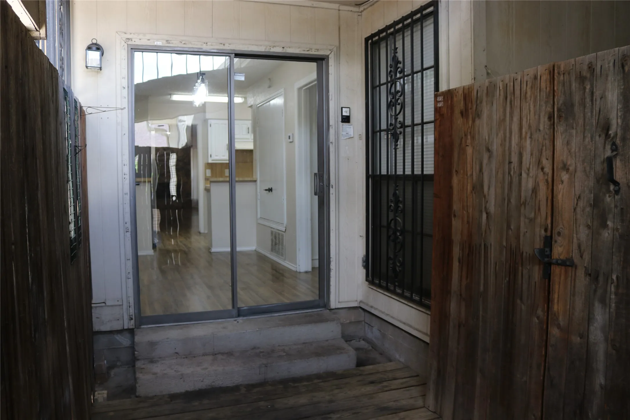Single Family Residence For Rent in Dallas County , 1515 Cherrycrest Street, Dallas, Texas 75228, 2 Bedroom, 2 Bathroom, 2 Garage spaces, 1,220 Sqft, built in 1979, mls#21377215, Real Estate Agent in Dallas, Homes For Rent in Dallas county, Homes For Rent in Dallas, Realtor in Dallas Texas, Real Estate Brokerage Independent Realty Texas, Luminita Cordes Realtor