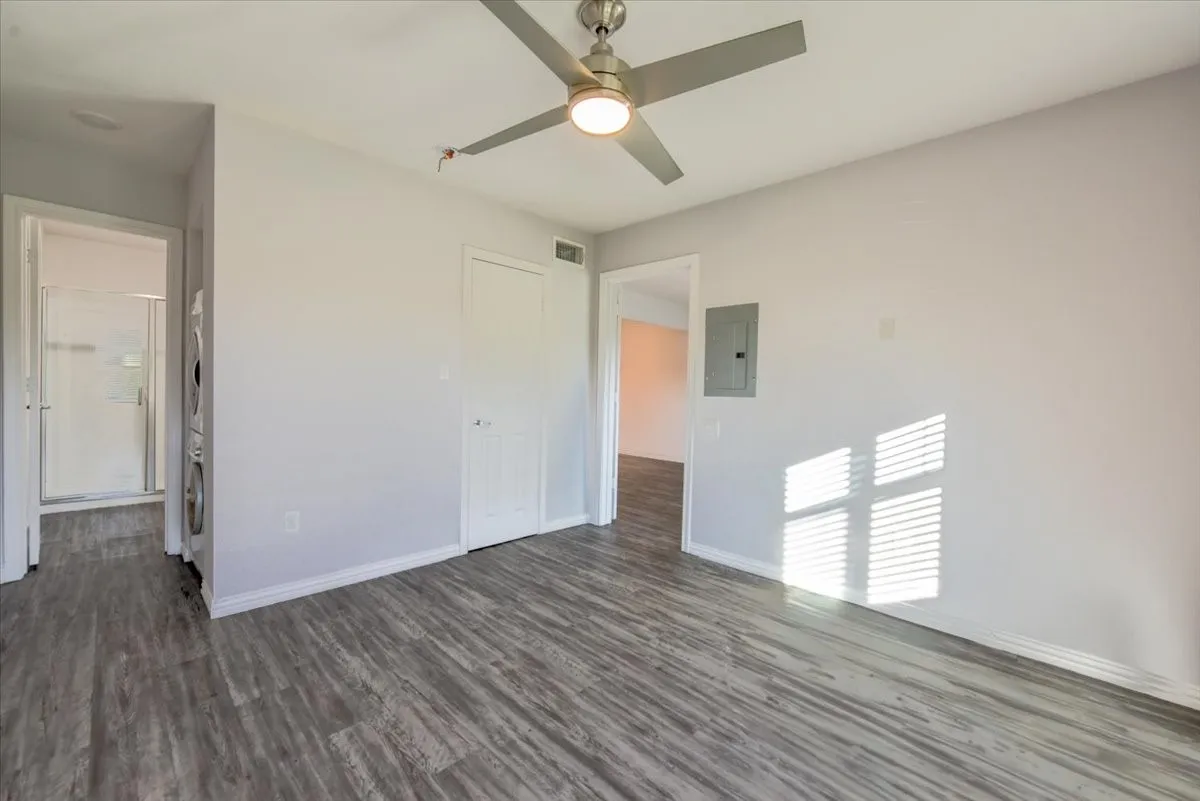 Apartment For Rent in Dallas County , 5122 Gaston Avenue 22-J, Dallas, Texas 75214, 1 Bedroom, 1 Bathroom, Garage spaces, 620 Sqft, built in 1958, mls#21377214, Real Estate Agent in Dallas, Homes For Rent in Dallas county, Homes For Rent in Dallas, Realtor in Dallas Texas, Real Estate Brokerage Independent Realty Texas, Luminita Cordes Realtor