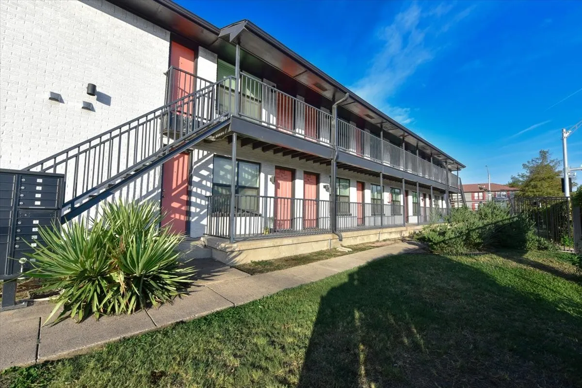 Apartment For Rent in Dallas County , 5122 Gaston Avenue 22-J, Dallas, Texas 75214, 1 Bedroom, 1 Bathroom, Garage spaces, 620 Sqft, built in 1958, mls#21377214, Real Estate Agent in Dallas, Homes For Rent in Dallas county, Homes For Rent in Dallas, Realtor in Dallas Texas, Real Estate Brokerage Independent Realty Texas, Luminita Cordes Realtor