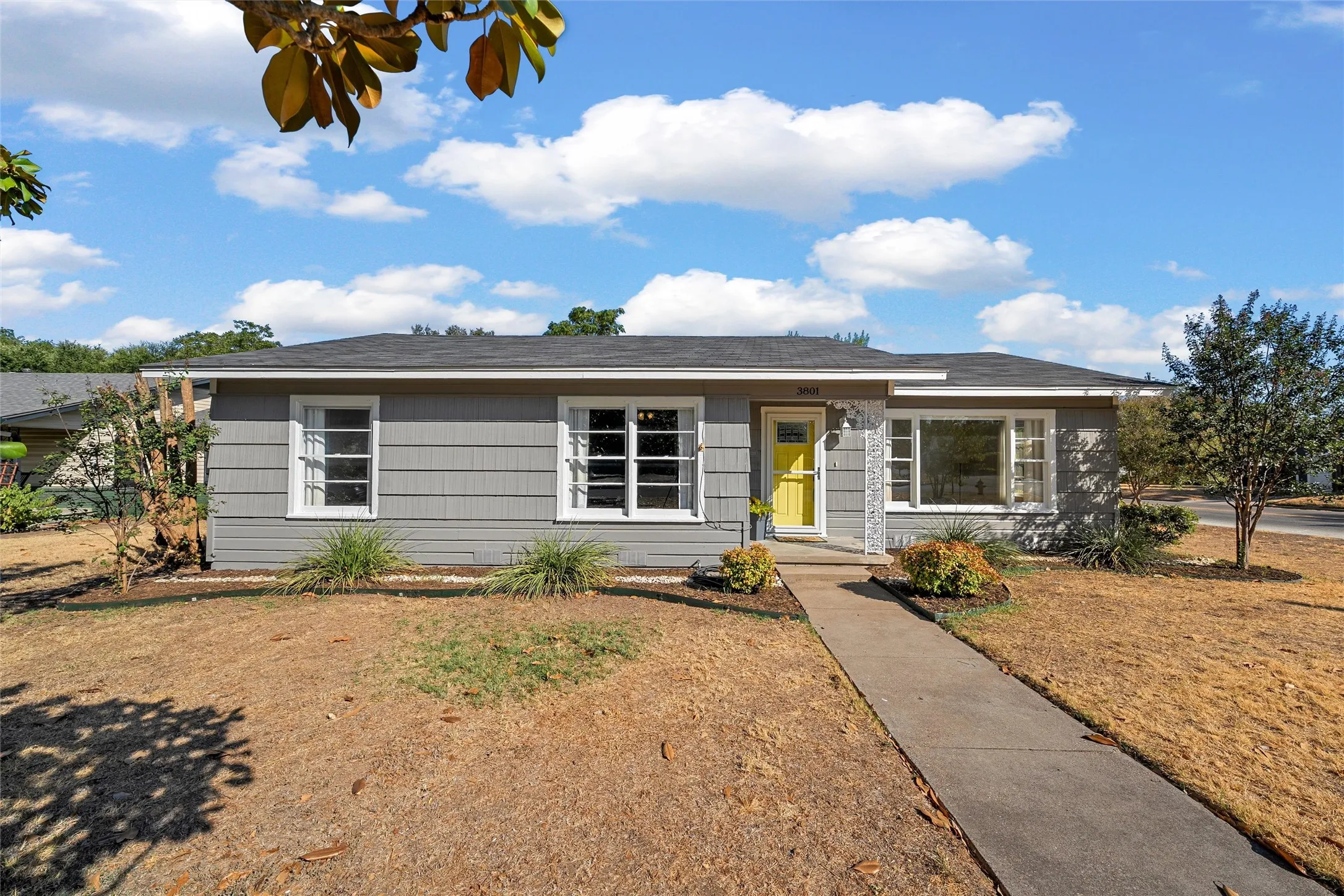 Single Family Residence For Sale in Mc Lennan County , 3801 Grim Avenue, Waco, Texas 76710, 3 Bedroom, 2 Bathroom, 1 Garage spaces, 1,480 Sqft, built in 1952, mls#21374811, Real Estate Agent in Waco, Homes For Sale in Mc Lennan county, Homes For Sale in Waco, Realtor in Waco Texas, Real Estate Brokerage Independent Realty Texas, Luminita Cordes Realtor