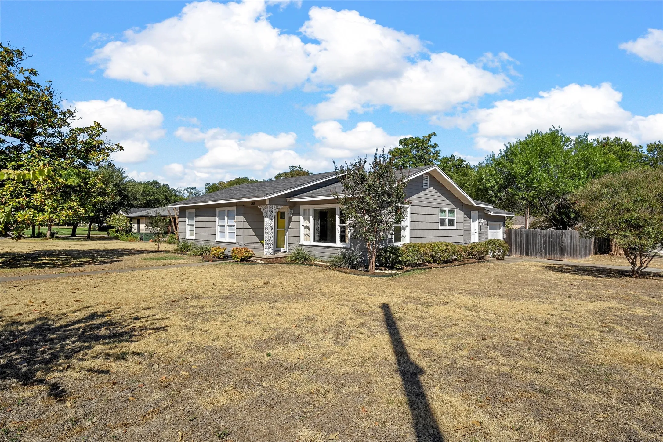 Single Family Residence For Sale in Mc Lennan County , 3801 Grim Avenue, Waco, Texas 76710, 3 Bedroom, 2 Bathroom, 1 Garage spaces, 1,480 Sqft, built in 1952, mls#21374811, Real Estate Agent in Waco, Homes For Sale in Mc Lennan county, Homes For Sale in Waco, Realtor in Waco Texas, Real Estate Brokerage Independent Realty Texas, Luminita Cordes Realtor