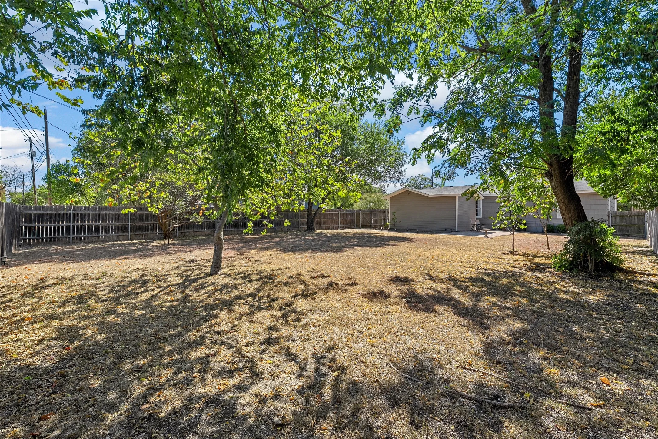 Single Family Residence For Sale in Mc Lennan County , 3801 Grim Avenue, Waco, Texas 76710, 3 Bedroom, 2 Bathroom, 1 Garage spaces, 1,480 Sqft, built in 1952, mls#21374811, Real Estate Agent in Waco, Homes For Sale in Mc Lennan county, Homes For Sale in Waco, Realtor in Waco Texas, Real Estate Brokerage Independent Realty Texas, Luminita Cordes Realtor