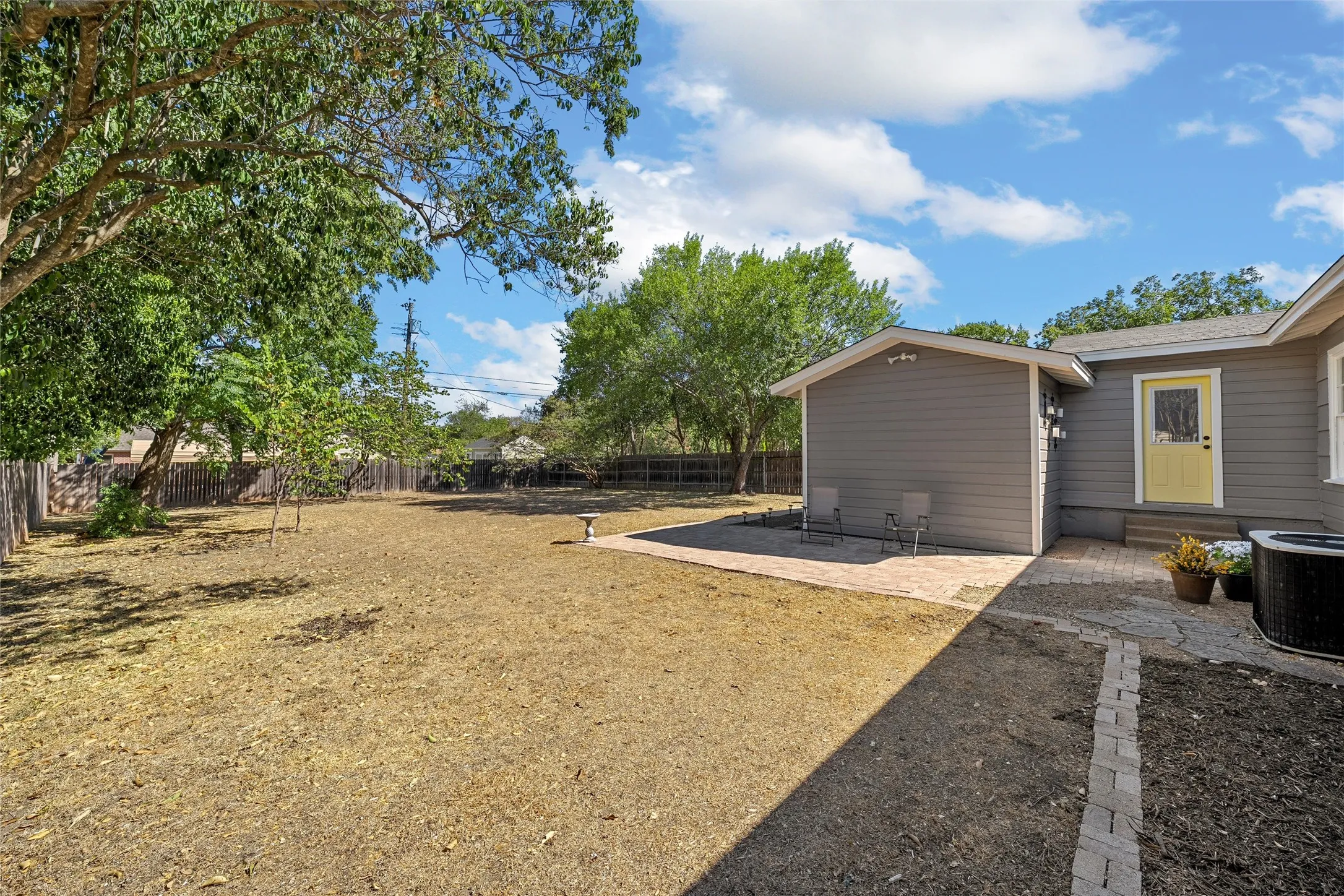 Single Family Residence For Sale in Mc Lennan County , 3801 Grim Avenue, Waco, Texas 76710, 3 Bedroom, 2 Bathroom, 1 Garage spaces, 1,480 Sqft, built in 1952, mls#21374811, Real Estate Agent in Waco, Homes For Sale in Mc Lennan county, Homes For Sale in Waco, Realtor in Waco Texas, Real Estate Brokerage Independent Realty Texas, Luminita Cordes Realtor