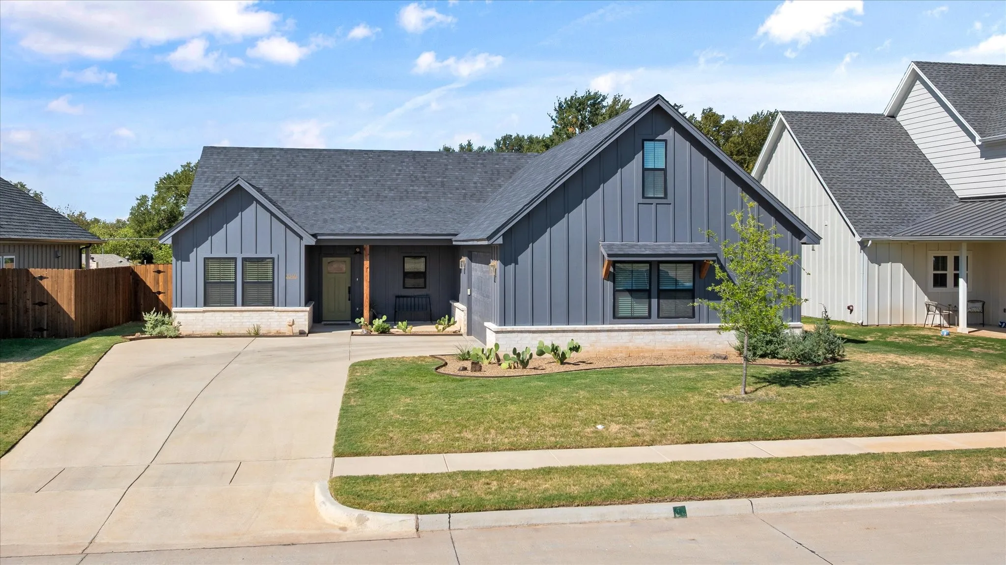 Single Family Residence For Sale in Hood County , 2040 Salina Circle, Granbury, Texas 76048, 3 Bedroom, 2 Bathroom, 2 Garage spaces, 1,781 Sqft, built in 2025, mls#21376507, Real Estate Agent in Granbury, Homes For Sale in Hood county, Homes For Sale in Granbury, Realtor in Granbury Texas, Real Estate Brokerage Independent Realty Texas, Luminita Cordes Realtor
