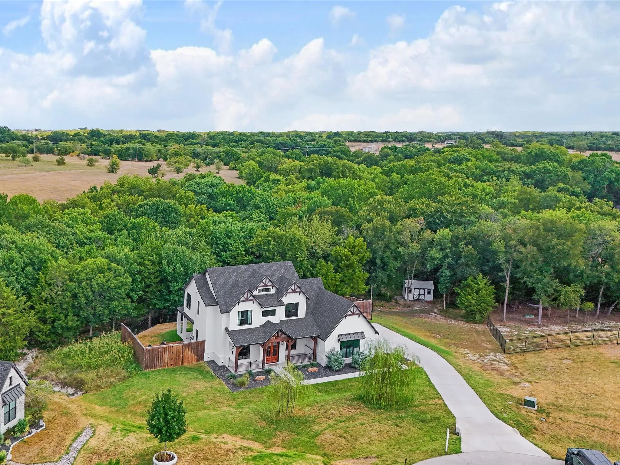 Single Family Residence For Sale in Ellis County , 21 Jacey Court, Waxahachie, Texas 75167, 4 Bedroom, 3 Bathroom, 2 Garage spaces, 3,421 Sqft, built in 2023, mls#21367433, Real Estate Agent in Waxahachie, Homes For Sale in Ellis county, Homes For Sale in Waxahachie, Realtor in Waxahachie Texas, Real Estate Brokerage Independent Realty Texas, Luminita Cordes Realtor