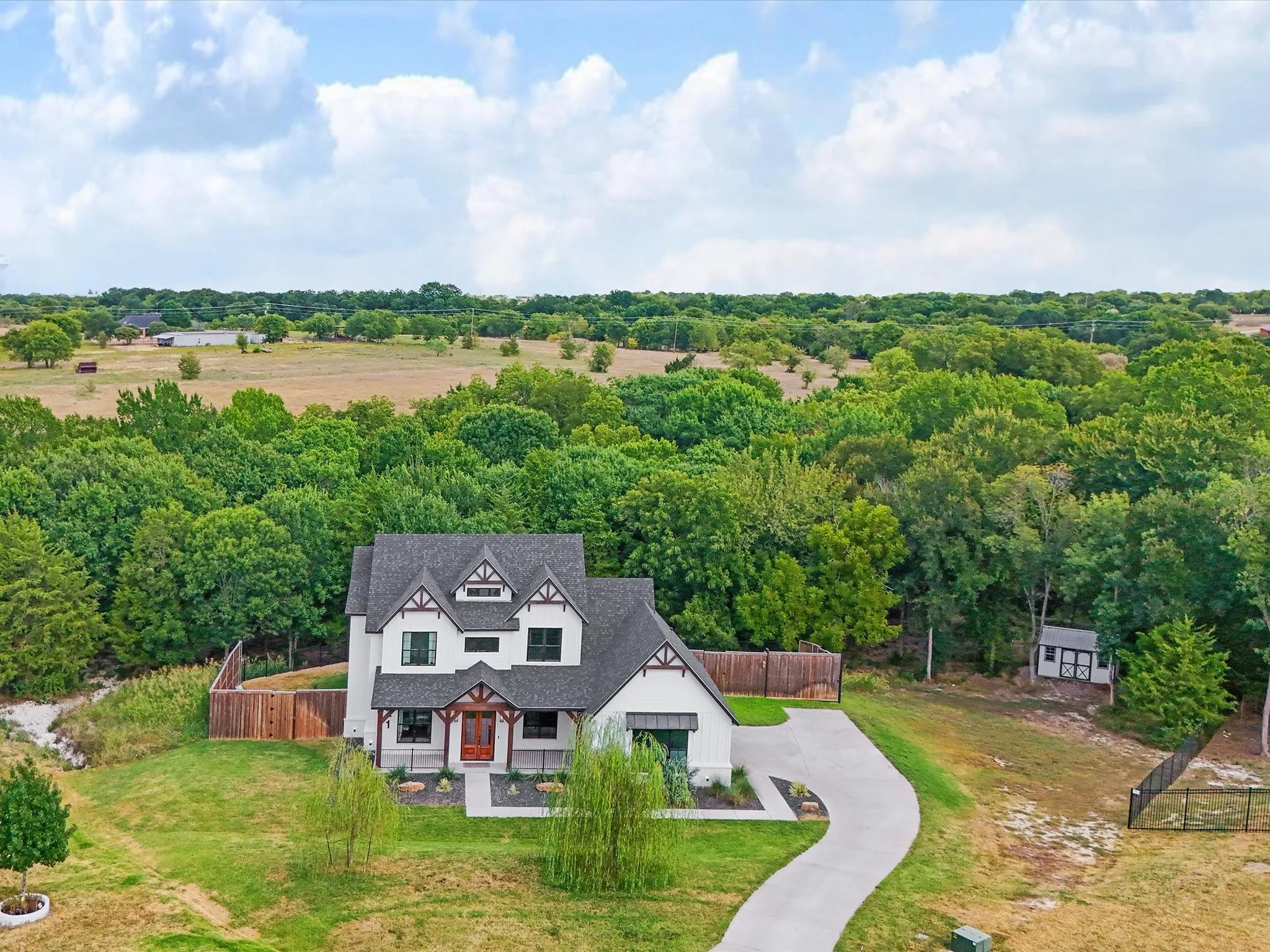 Single Family Residence For Sale in Ellis County , 21 Jacey Court, Waxahachie, Texas 75167, 4 Bedroom, 3 Bathroom, 2 Garage spaces, 3,421 Sqft, built in 2023, mls#21367433, Real Estate Agent in Waxahachie, Homes For Sale in Ellis county, Homes For Sale in Waxahachie, Realtor in Waxahachie Texas, Real Estate Brokerage Independent Realty Texas, Luminita Cordes Realtor