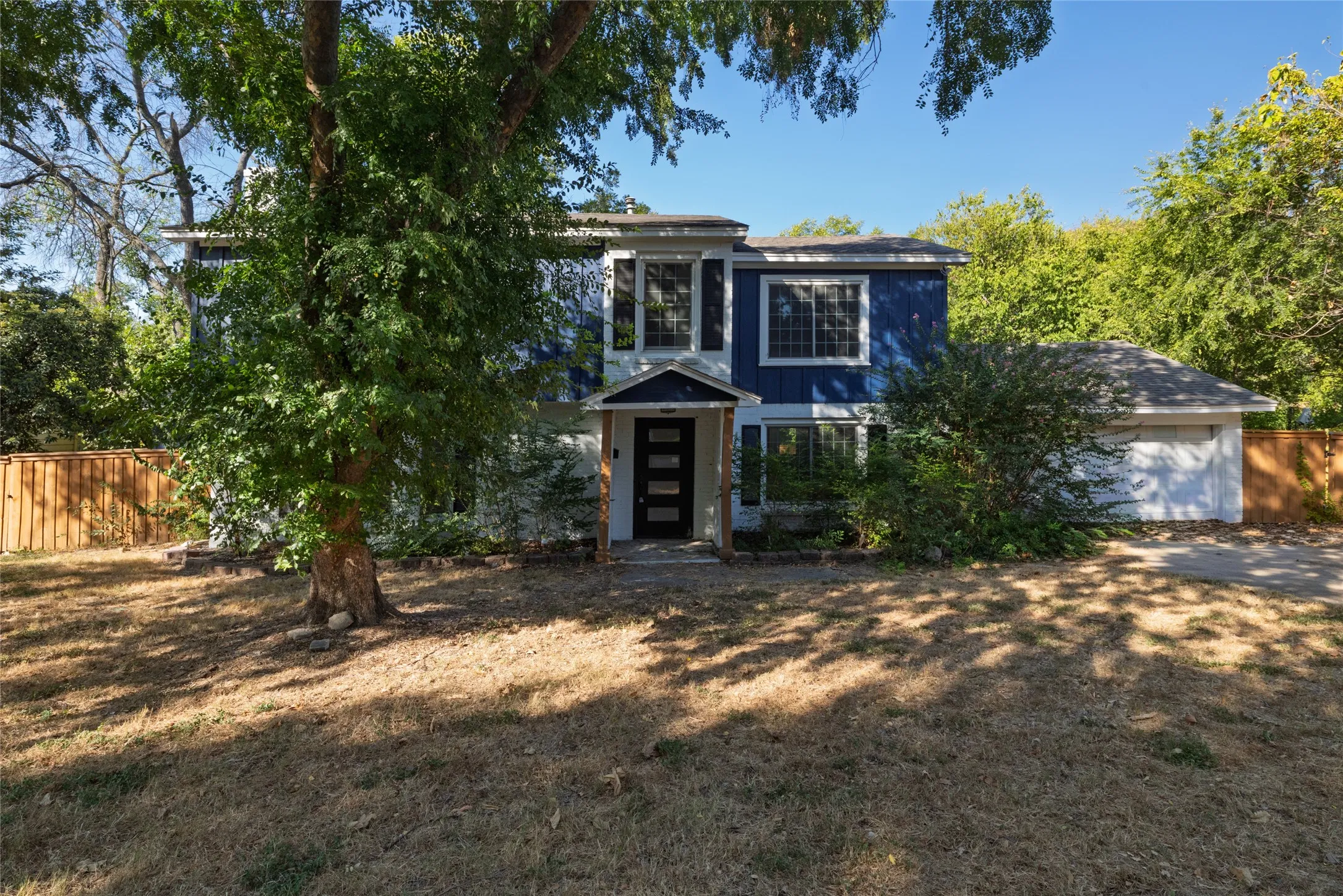 Single Family Residence For Sale in Tarrant County , 4104 Middlebrook Road, Fort Worth, Texas 76116, 4 Bedroom, 4 Bathroom, 2 Garage spaces, 2,624 Sqft, built in 1953, mls#21376982, Real Estate Agent in Fort Worth, Homes For Sale in Tarrant county, Homes For Sale in Fort Worth, Realtor in Fort Worth Texas, Real Estate Brokerage Independent Realty Texas, Luminita Cordes Realtor