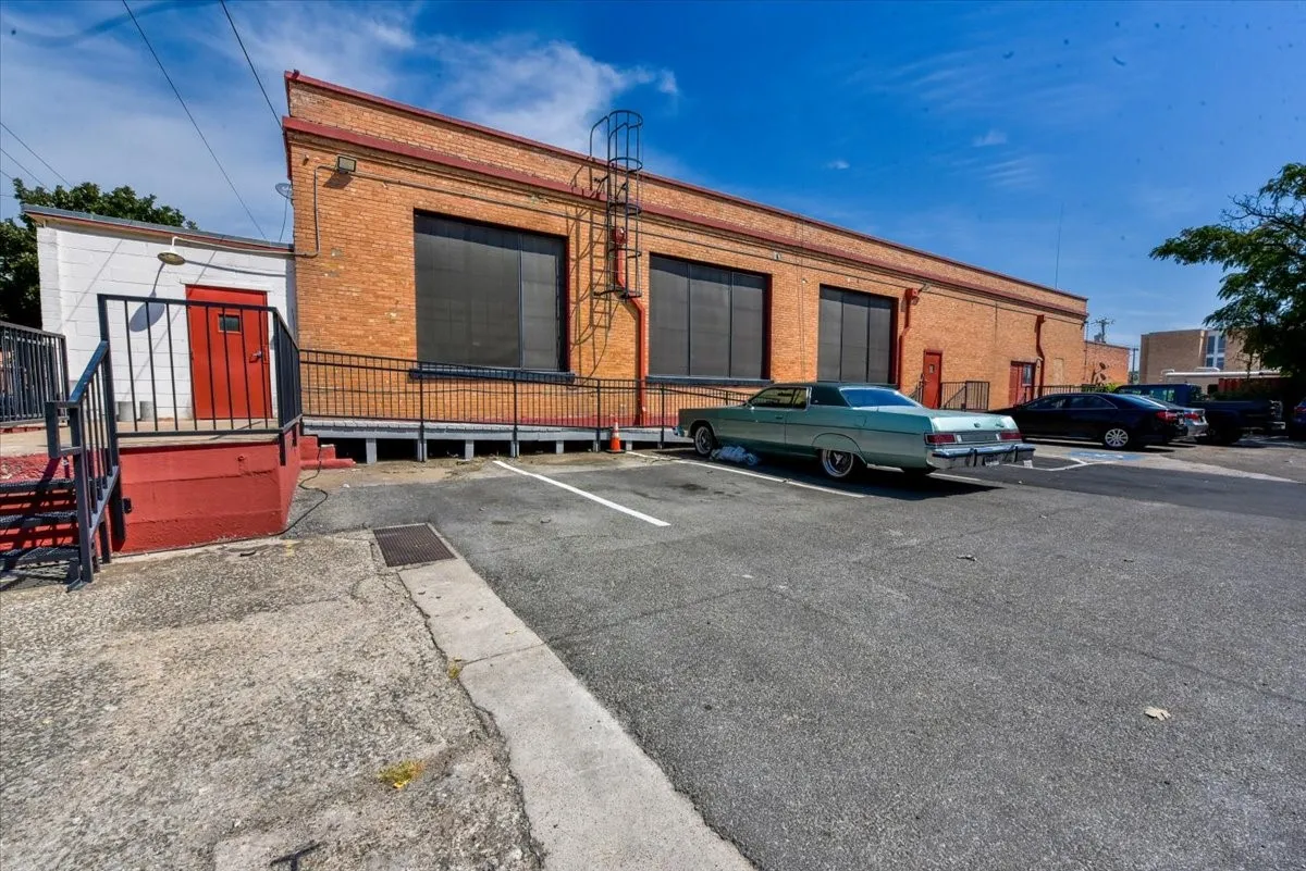 Apartment For Rent in Dallas County , 2501 S Harwood Street 12, Dallas, Texas 75215, 1 Bedroom, 1 Bathroom, Garage spaces, 833 Sqft, built in 1915, mls#21377222, Real Estate Agent in Dallas, Homes For Rent in Dallas county, Homes For Rent in Dallas, Realtor in Dallas Texas, Real Estate Brokerage Independent Realty Texas, Luminita Cordes Realtor