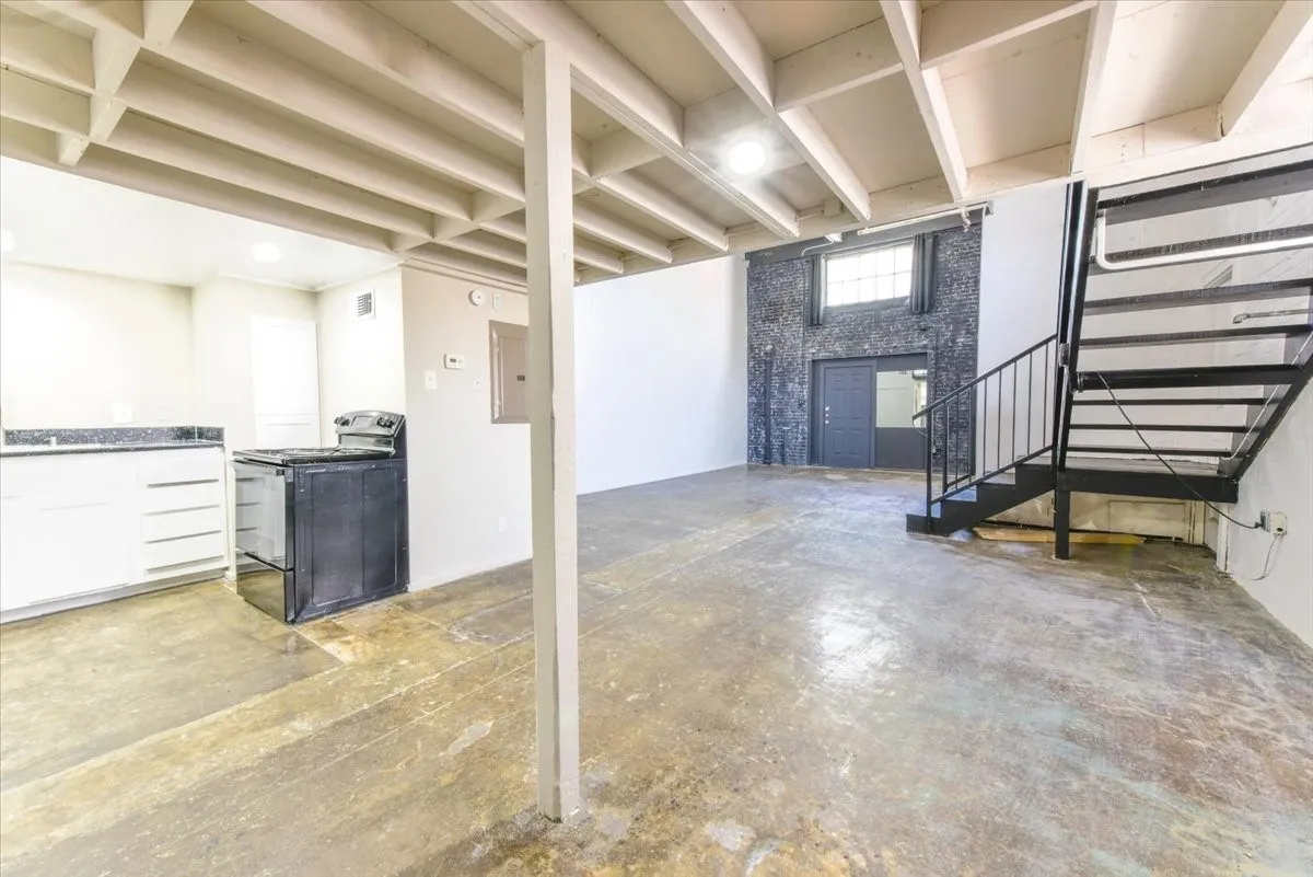 Apartment For Rent in Dallas County , 2501 S Harwood Street 12, Dallas, Texas 75215, 1 Bedroom, 1 Bathroom, Garage spaces, 833 Sqft, built in 1915, mls#21377222, Real Estate Agent in Dallas, Homes For Rent in Dallas county, Homes For Rent in Dallas, Realtor in Dallas Texas, Real Estate Brokerage Independent Realty Texas, Luminita Cordes Realtor