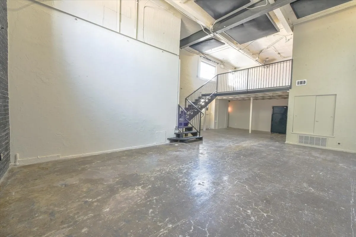 Apartment For Rent in Dallas County , 2501 S Harwood Street 12, Dallas, Texas 75215, 1 Bedroom, 1 Bathroom, Garage spaces, 833 Sqft, built in 1915, mls#21377222, Real Estate Agent in Dallas, Homes For Rent in Dallas county, Homes For Rent in Dallas, Realtor in Dallas Texas, Real Estate Brokerage Independent Realty Texas, Luminita Cordes Realtor