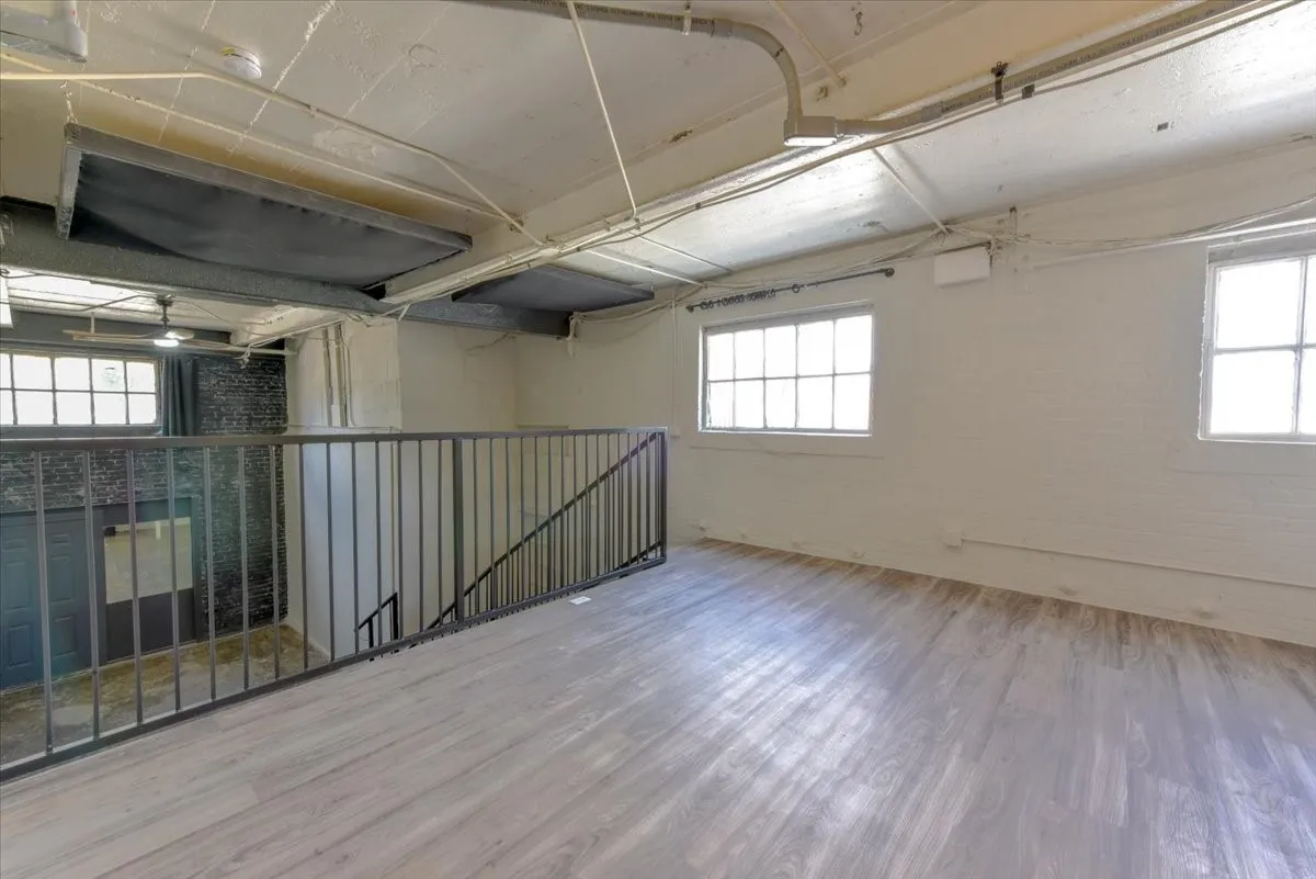 Apartment For Rent in Dallas County , 2501 S Harwood Street 12, Dallas, Texas 75215, 1 Bedroom, 1 Bathroom, Garage spaces, 833 Sqft, built in 1915, mls#21377222, Real Estate Agent in Dallas, Homes For Rent in Dallas county, Homes For Rent in Dallas, Realtor in Dallas Texas, Real Estate Brokerage Independent Realty Texas, Luminita Cordes Realtor