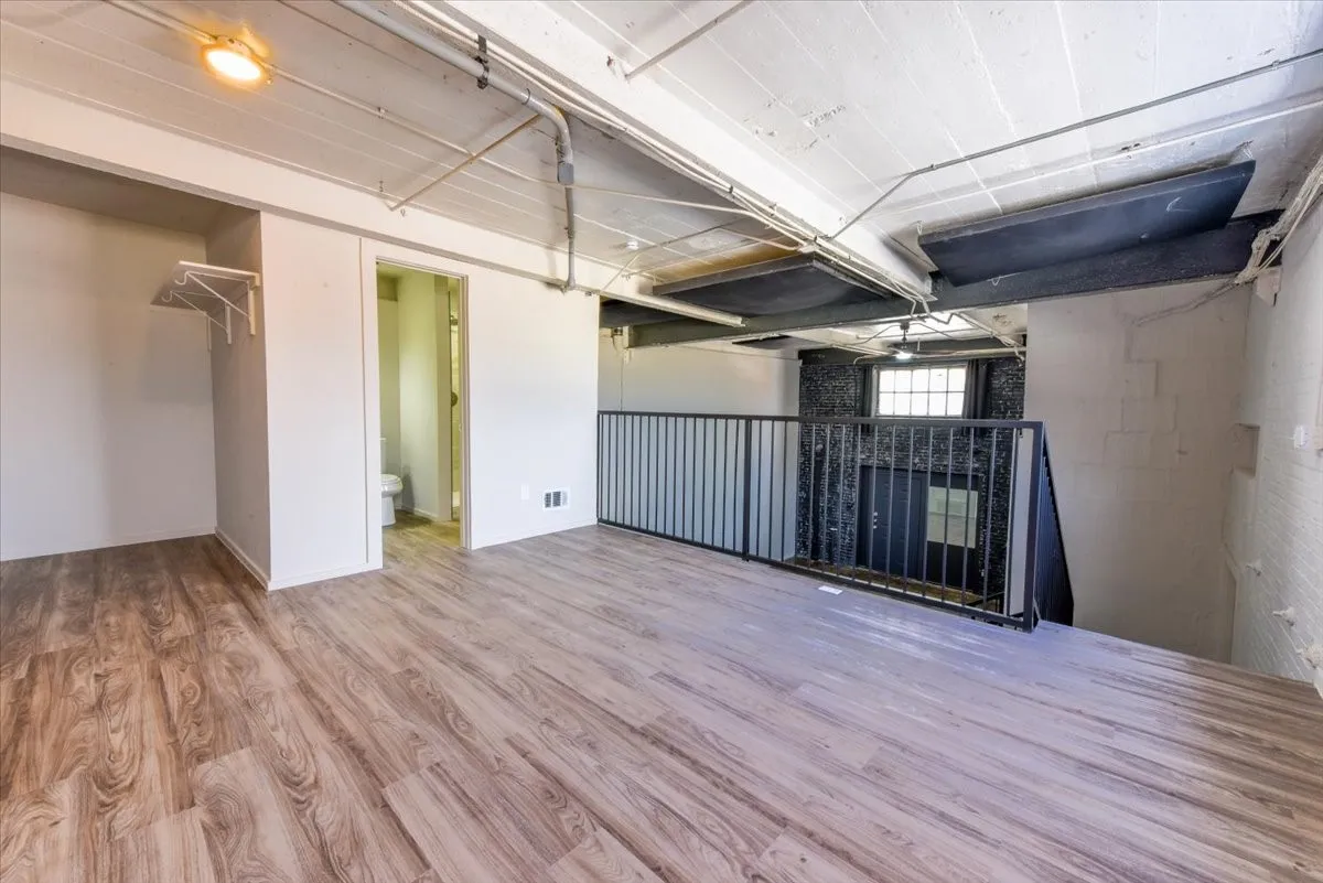 Apartment For Rent in Dallas County , 2501 S Harwood Street 12, Dallas, Texas 75215, 1 Bedroom, 1 Bathroom, Garage spaces, 833 Sqft, built in 1915, mls#21377222, Real Estate Agent in Dallas, Homes For Rent in Dallas county, Homes For Rent in Dallas, Realtor in Dallas Texas, Real Estate Brokerage Independent Realty Texas, Luminita Cordes Realtor