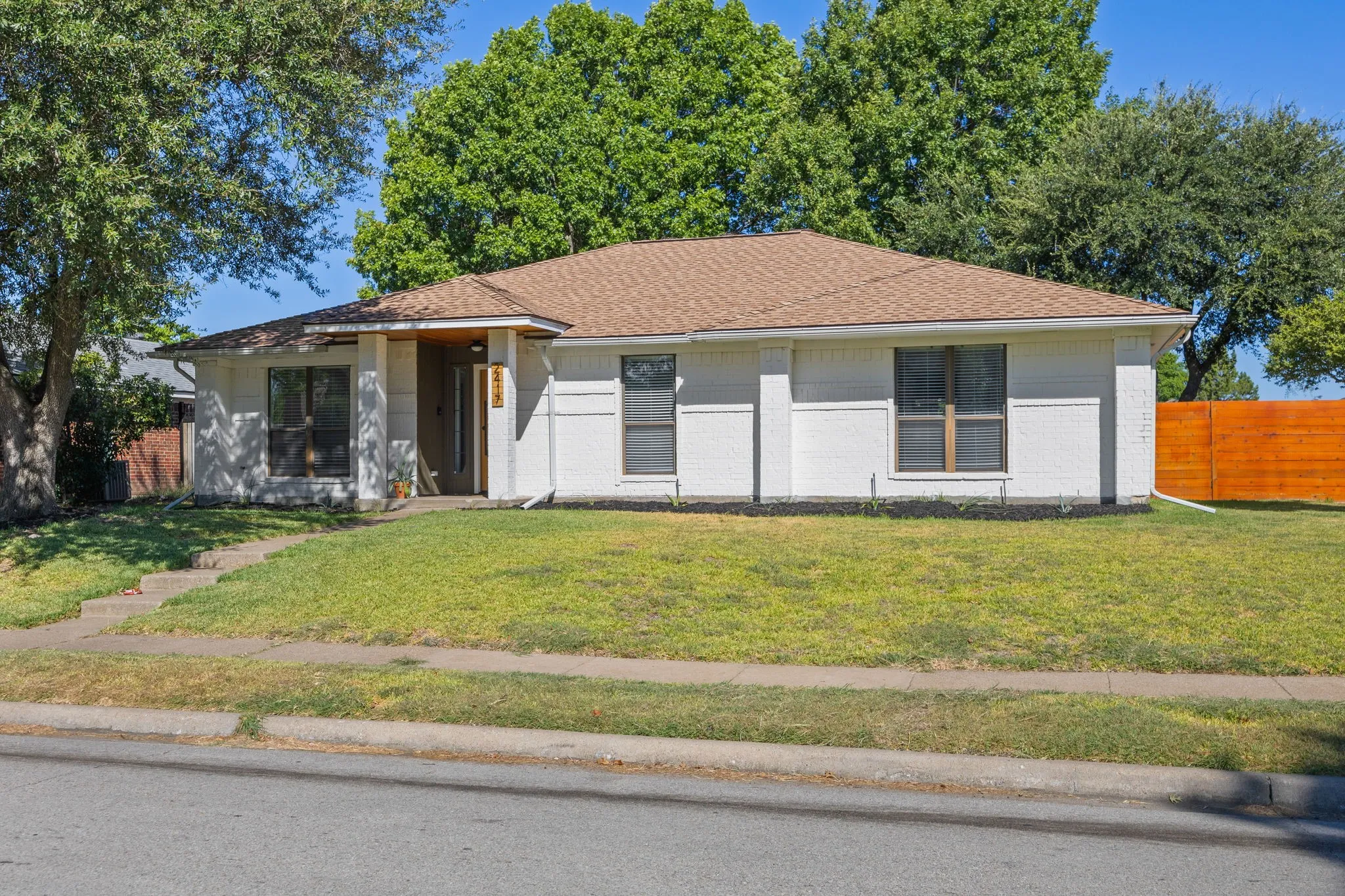 Single Family Residence For Sale in Dallas County , 2417 Idlewood Drive, Garland, Texas 75040, 3 Bedroom, 2 Bathroom, 2 Garage spaces, 1,904 Sqft, built in 1983, mls#21376964, Real Estate Agent in Garland, Homes For Sale in Dallas county, Homes For Sale in Garland, Realtor in Garland Texas, Real Estate Brokerage Independent Realty Texas, Luminita Cordes Realtor