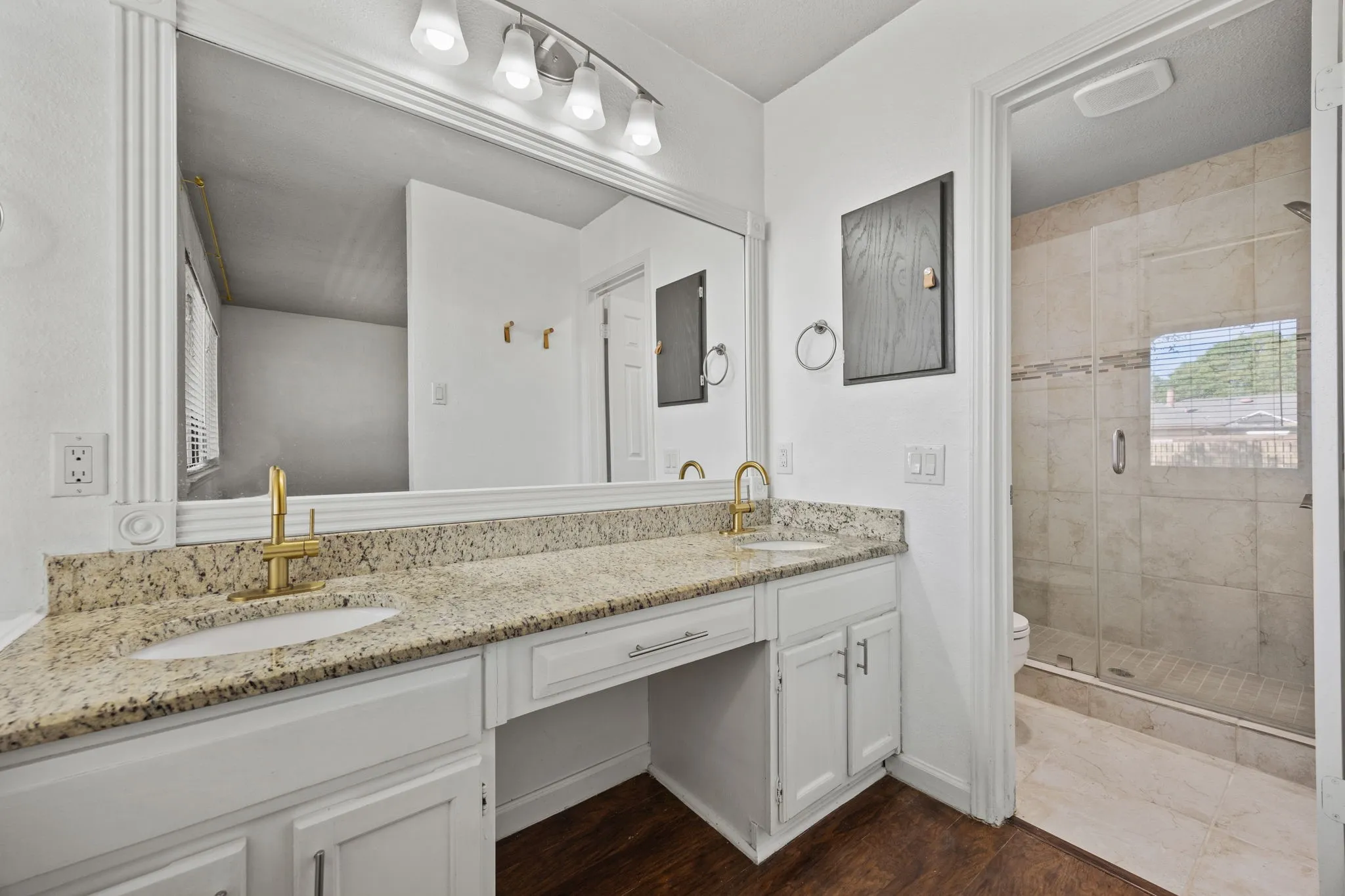 Single Family Residence For Sale in Dallas County , 2417 Idlewood Drive, Garland, Texas 75040, 3 Bedroom, 2 Bathroom, 2 Garage spaces, 1,904 Sqft, built in 1983, mls#21376964, Real Estate Agent in Garland, Homes For Sale in Dallas county, Homes For Sale in Garland, Realtor in Garland Texas, Real Estate Brokerage Independent Realty Texas, Luminita Cordes Realtor