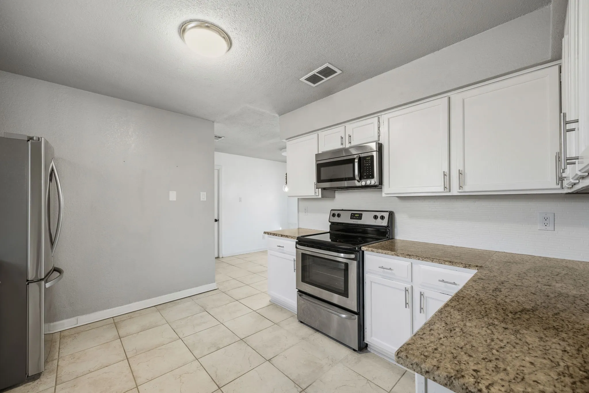 Single Family Residence For Sale in Dallas County , 2417 Idlewood Drive, Garland, Texas 75040, 3 Bedroom, 2 Bathroom, 2 Garage spaces, 1,904 Sqft, built in 1983, mls#21376964, Real Estate Agent in Garland, Homes For Sale in Dallas county, Homes For Sale in Garland, Realtor in Garland Texas, Real Estate Brokerage Independent Realty Texas, Luminita Cordes Realtor