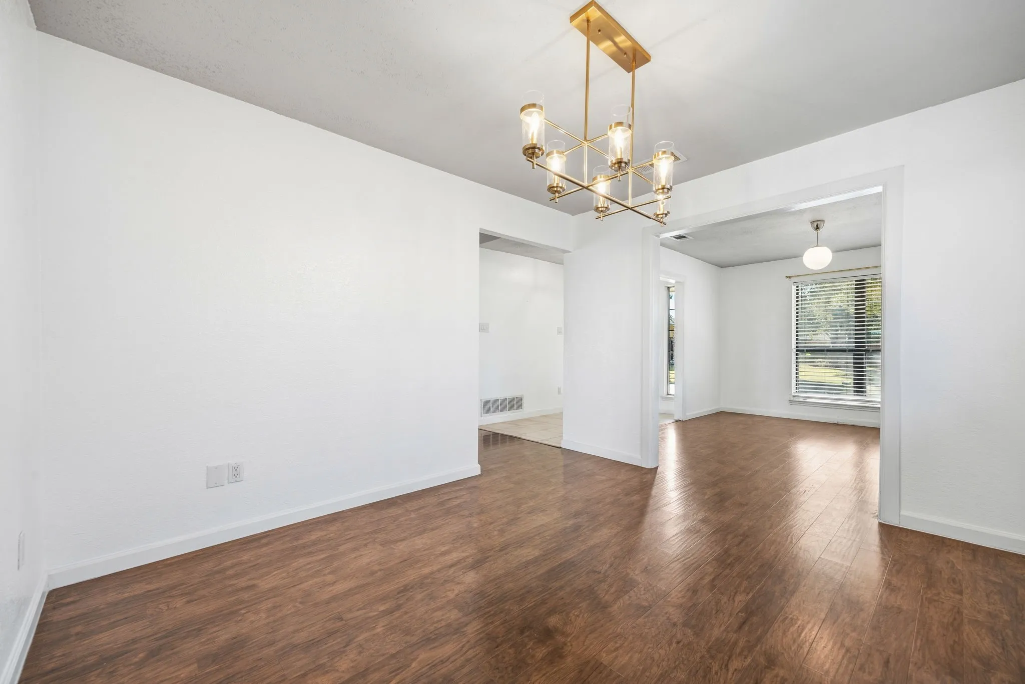 Single Family Residence For Sale in Dallas County , 2417 Idlewood Drive, Garland, Texas 75040, 3 Bedroom, 2 Bathroom, 2 Garage spaces, 1,904 Sqft, built in 1983, mls#21376964, Real Estate Agent in Garland, Homes For Sale in Dallas county, Homes For Sale in Garland, Realtor in Garland Texas, Real Estate Brokerage Independent Realty Texas, Luminita Cordes Realtor
