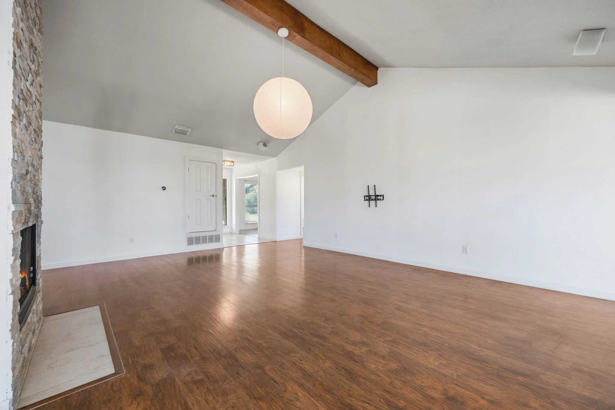 Single Family Residence For Sale in Dallas County , 2417 Idlewood Drive, Garland, Texas 75040, 3 Bedroom, 2 Bathroom, 2 Garage spaces, 1,904 Sqft, built in 1983, mls#21376964, Real Estate Agent in Garland, Homes For Sale in Dallas county, Homes For Sale in Garland, Realtor in Garland Texas, Real Estate Brokerage Independent Realty Texas, Luminita Cordes Realtor