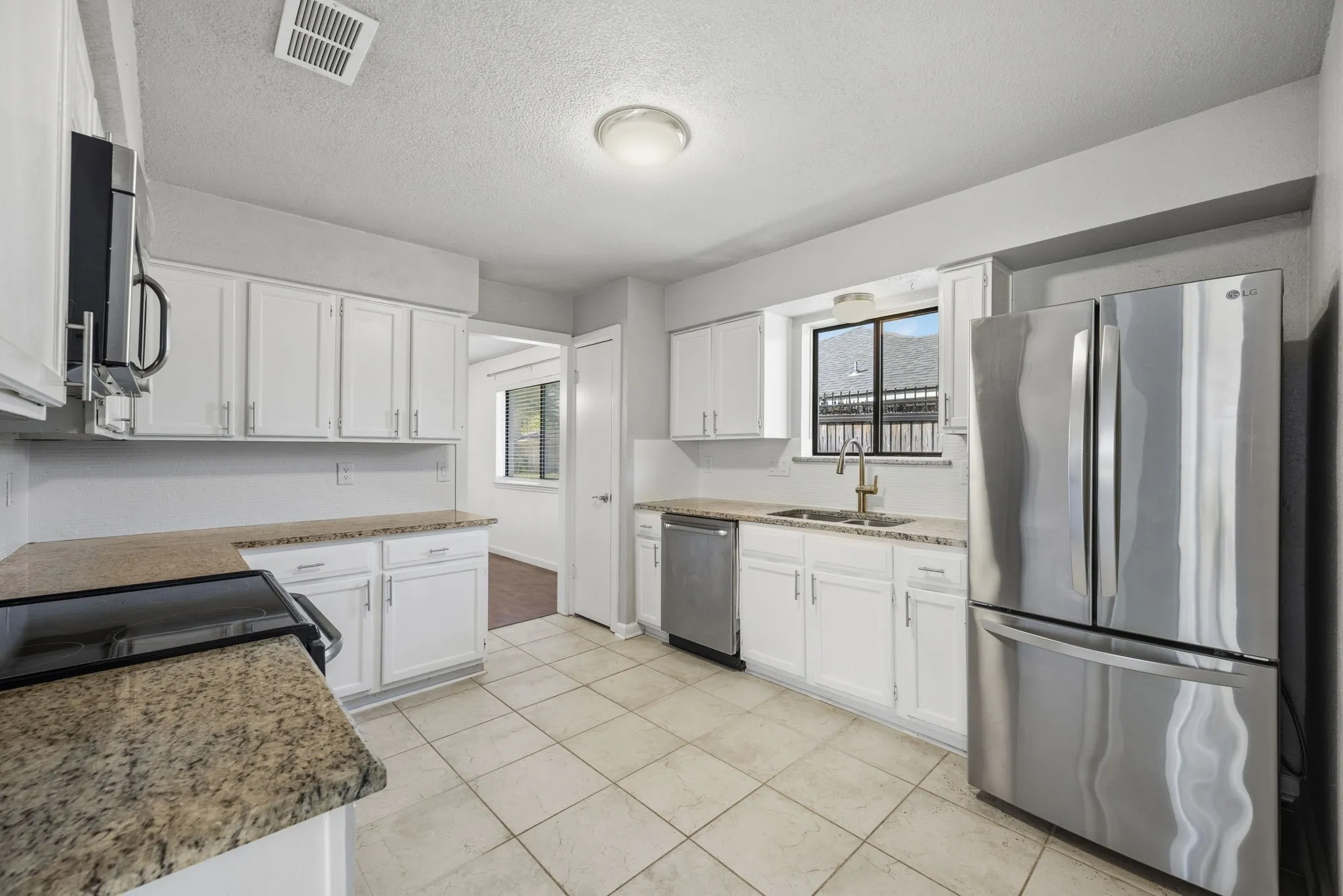 Single Family Residence For Sale in Dallas County , 2417 Idlewood Drive, Garland, Texas 75040, 3 Bedroom, 2 Bathroom, 2 Garage spaces, 1,904 Sqft, built in 1983, mls#21376964, Real Estate Agent in Garland, Homes For Sale in Dallas county, Homes For Sale in Garland, Realtor in Garland Texas, Real Estate Brokerage Independent Realty Texas, Luminita Cordes Realtor