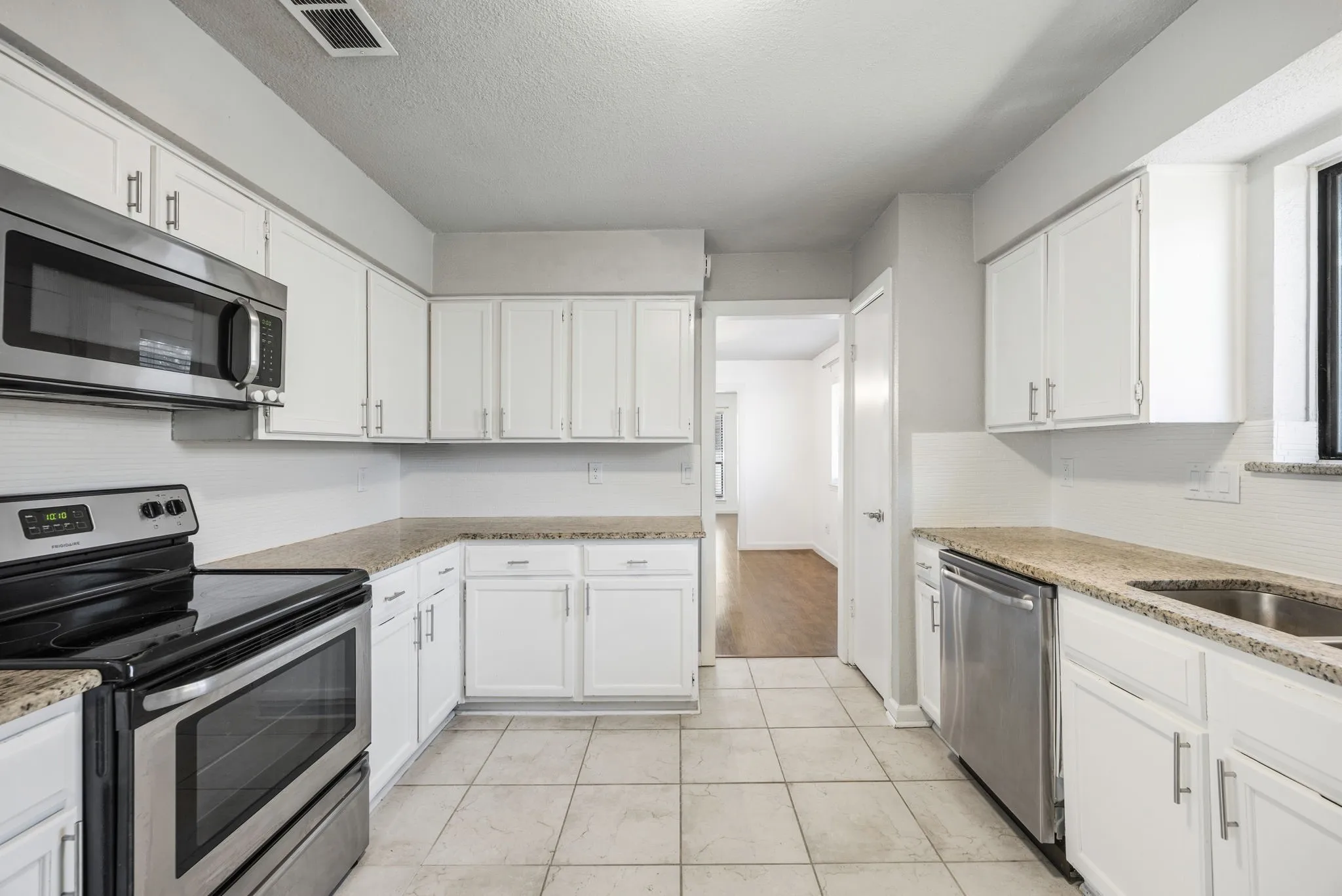 Single Family Residence For Sale in Dallas County , 2417 Idlewood Drive, Garland, Texas 75040, 3 Bedroom, 2 Bathroom, 2 Garage spaces, 1,904 Sqft, built in 1983, mls#21376964, Real Estate Agent in Garland, Homes For Sale in Dallas county, Homes For Sale in Garland, Realtor in Garland Texas, Real Estate Brokerage Independent Realty Texas, Luminita Cordes Realtor