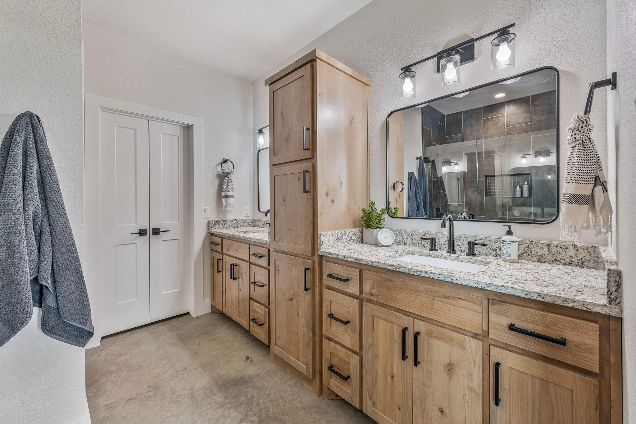 Single Family Residence For Sale in Parker County , 1400 Lacy Drive, Lipan, Texas 76462, 3 Bedroom, 3 Bathroom, 2 Garage spaces, 2,100 Sqft, built in 2023, mls#21377001, Real Estate Agent in Lipan, Homes For Sale in Parker county, Homes For Sale in Lipan, Realtor in Lipan Texas, Real Estate Brokerage Independent Realty Texas, Luminita Cordes Realtor