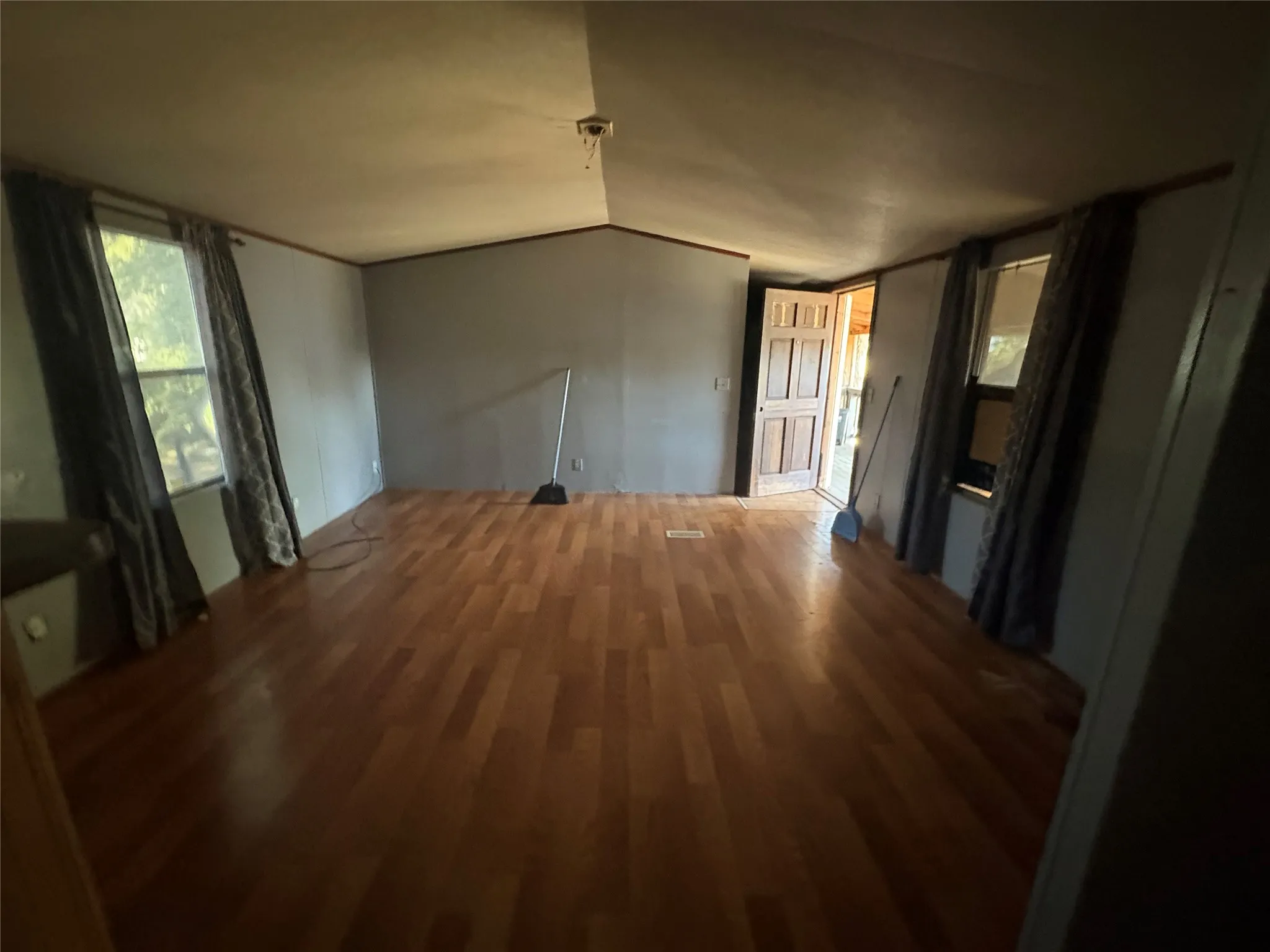 Mobile Home For Sale in Hood County , 839 Tepee Trail, Granbury, Texas 76048, 3 Bedroom, 2 Bathroom, Garage spaces, 1,232 Sqft, built in 2005, mls#21371467, Real Estate Agent in Granbury, Homes For Sale in Hood county, Homes For Sale in Granbury, Realtor in Granbury Texas, Real Estate Brokerage Independent Realty Texas, Luminita Cordes Realtor