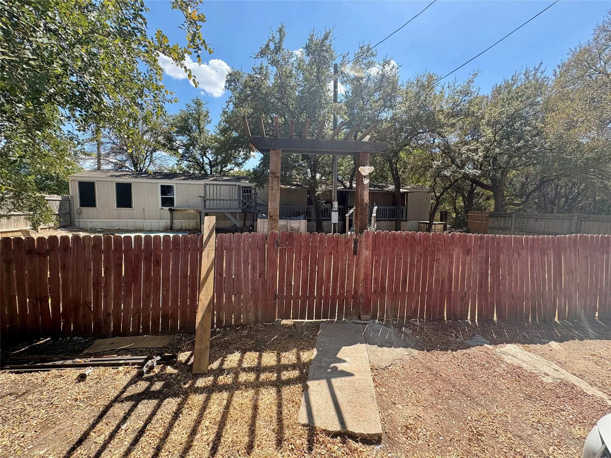 Mobile Home For Sale in Hood County , 839 Tepee Trail, Granbury, Texas 76048, 3 Bedroom, 2 Bathroom, Garage spaces, 1,232 Sqft, built in 2005, mls#21371467, Real Estate Agent in Granbury, Homes For Sale in Hood county, Homes For Sale in Granbury, Realtor in Granbury Texas, Real Estate Brokerage Independent Realty Texas, Luminita Cordes Realtor