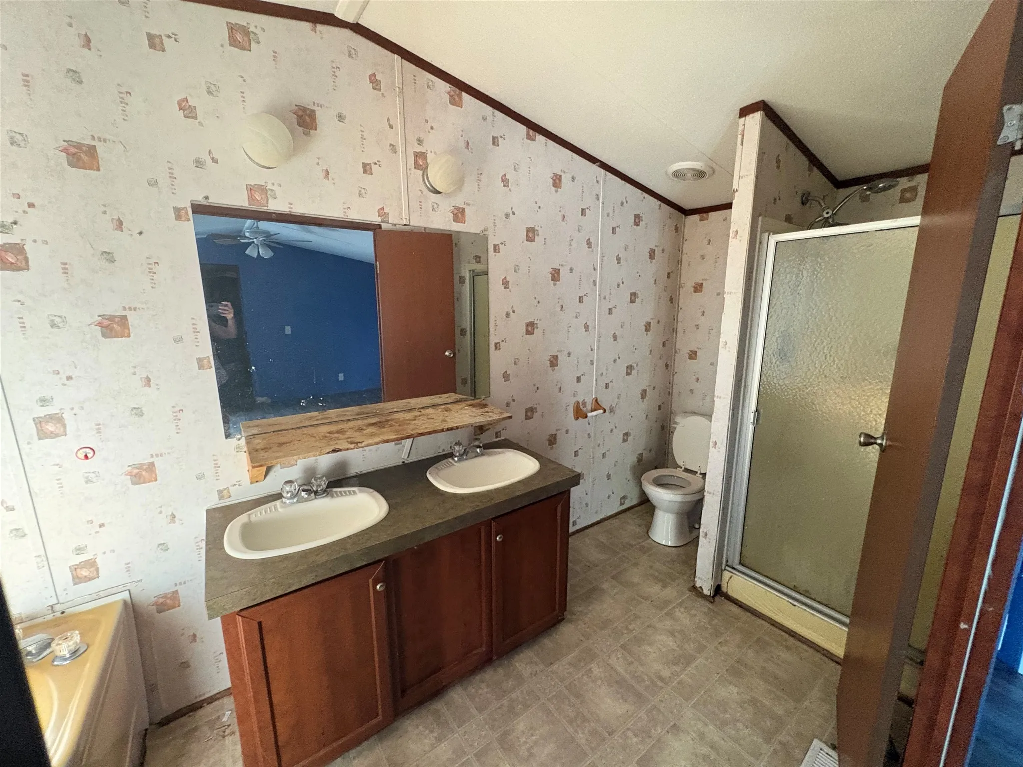 Mobile Home For Sale in Hood County , 839 Tepee Trail, Granbury, Texas 76048, 3 Bedroom, 2 Bathroom, Garage spaces, 1,232 Sqft, built in 2005, mls#21371467, Real Estate Agent in Granbury, Homes For Sale in Hood county, Homes For Sale in Granbury, Realtor in Granbury Texas, Real Estate Brokerage Independent Realty Texas, Luminita Cordes Realtor